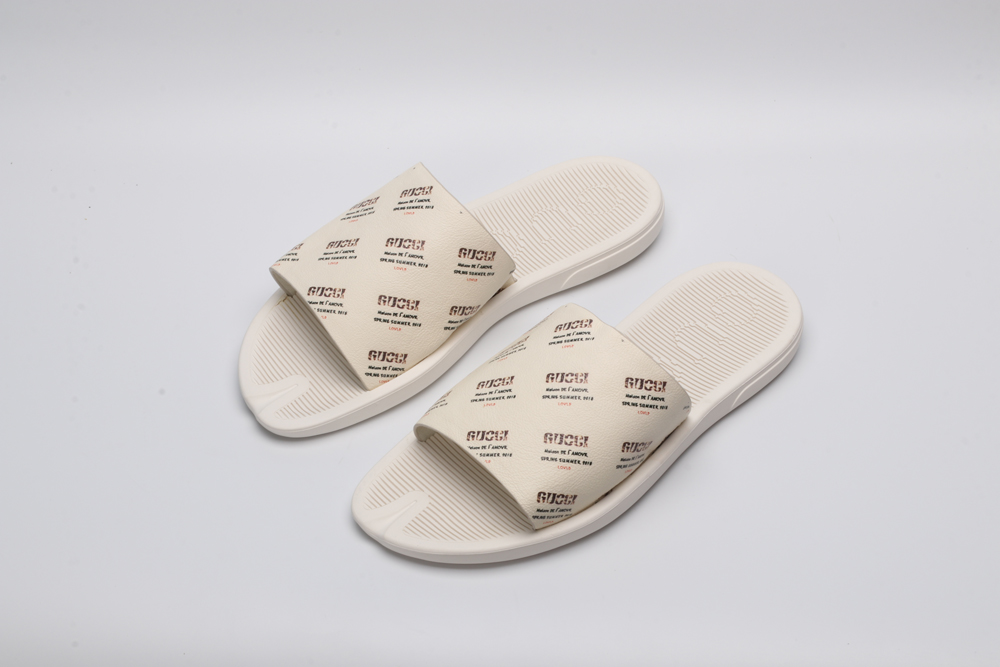 G*cci Sandals