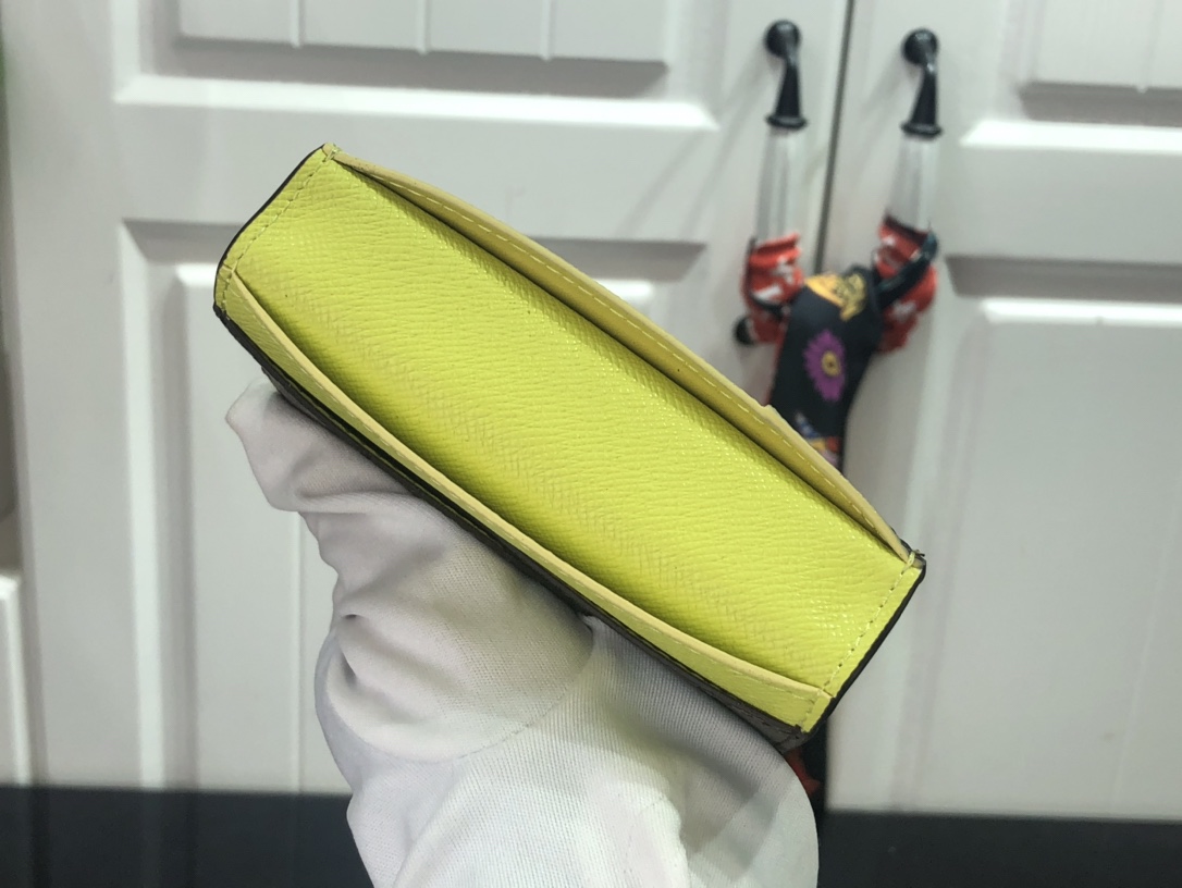 L*ouis V*uitton Bag Top Quality 8*11*1CM