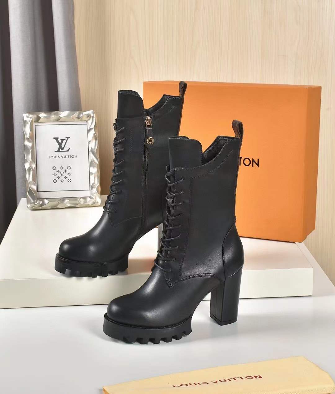Women L*ouis V*uitton Top Sneaker