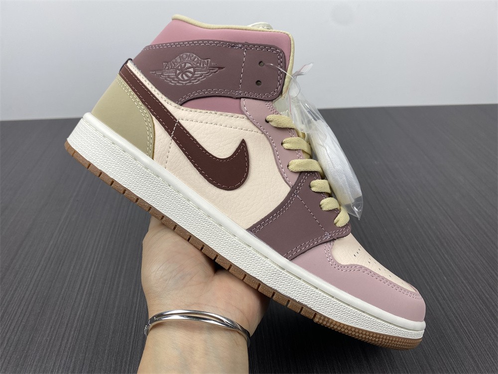 Air Jordan 1 Mid DO7440-821