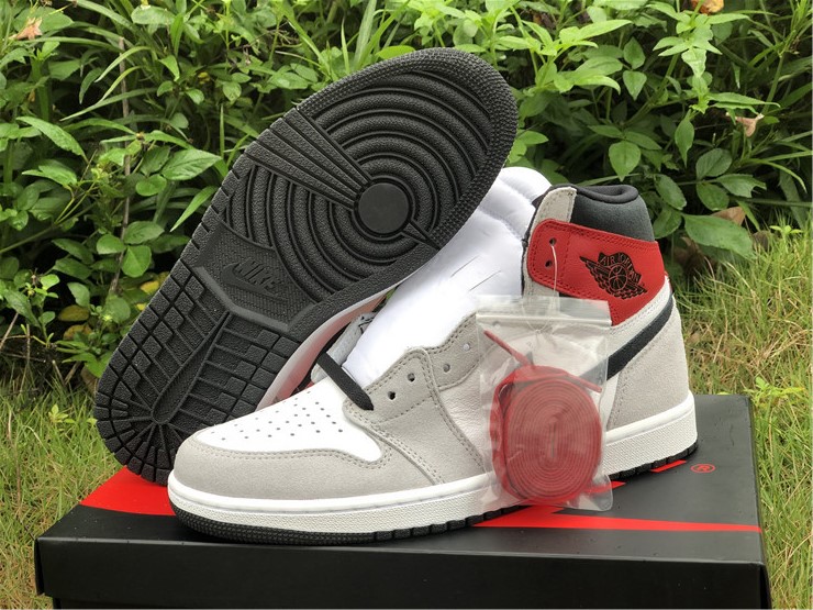 Air Jordan 1 “Light Smoke Grey” 555088-126
