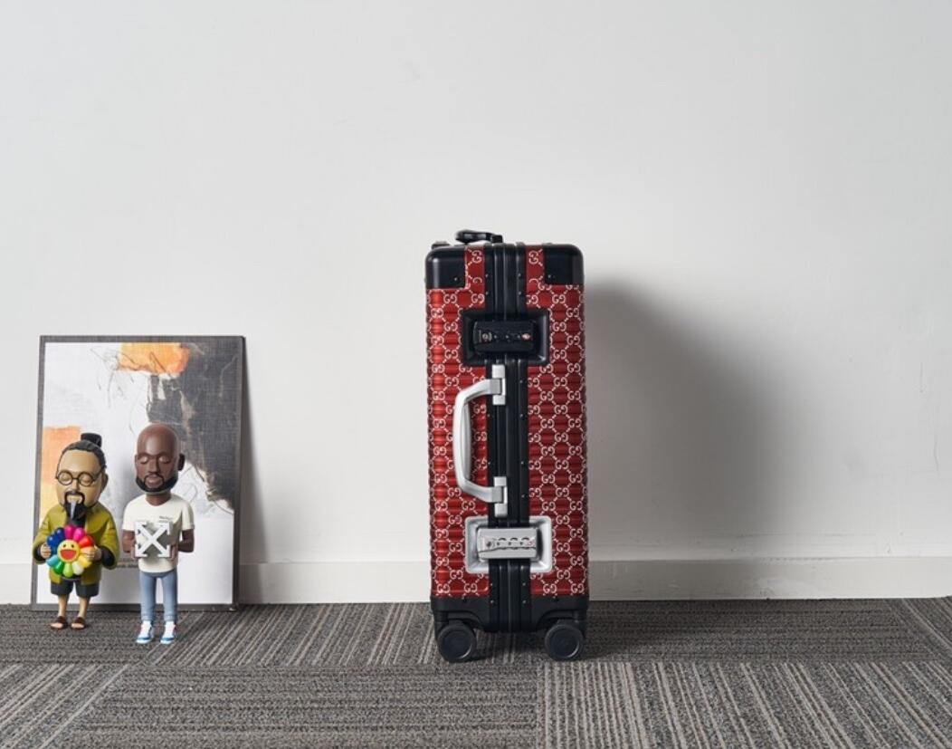 G*UCCI Luggage ()