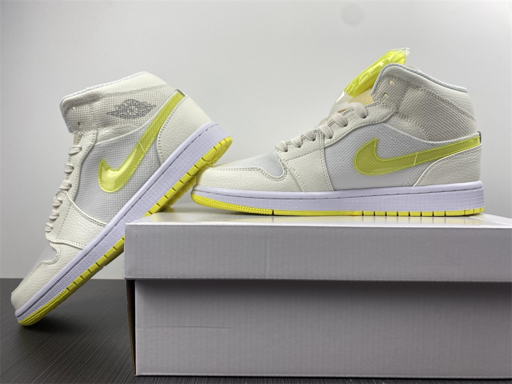 Air Jordan 1 Mid DB2822-107