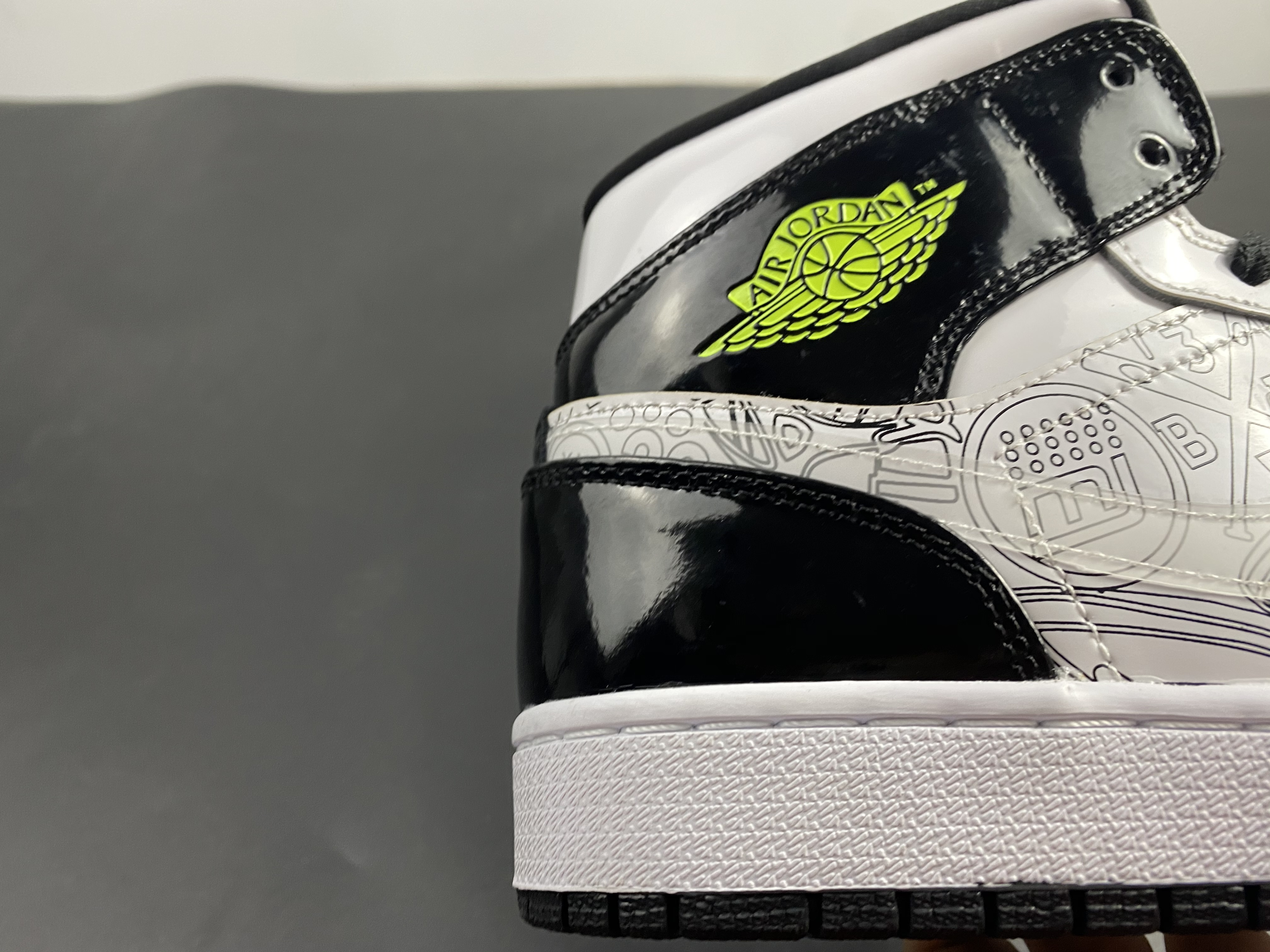 Air Jordan 1 Mid DC4099-100