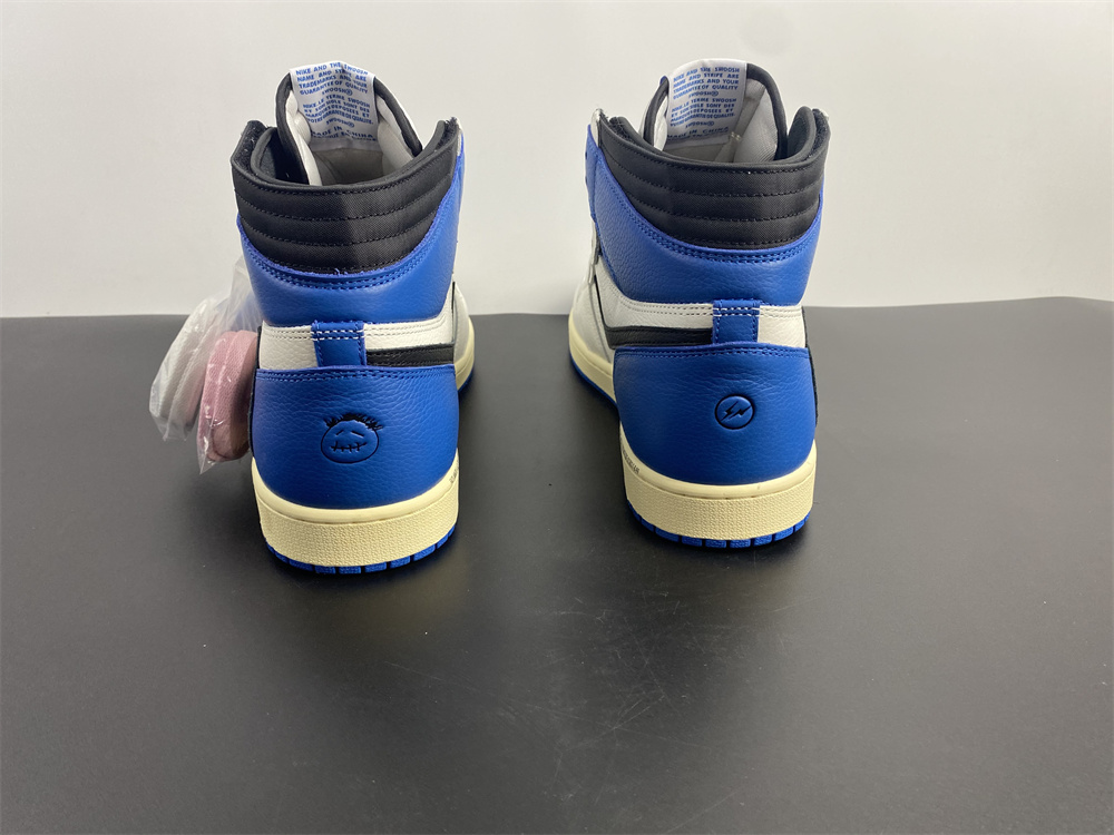 Air Jordan 1 Travis Scott DH3227-105