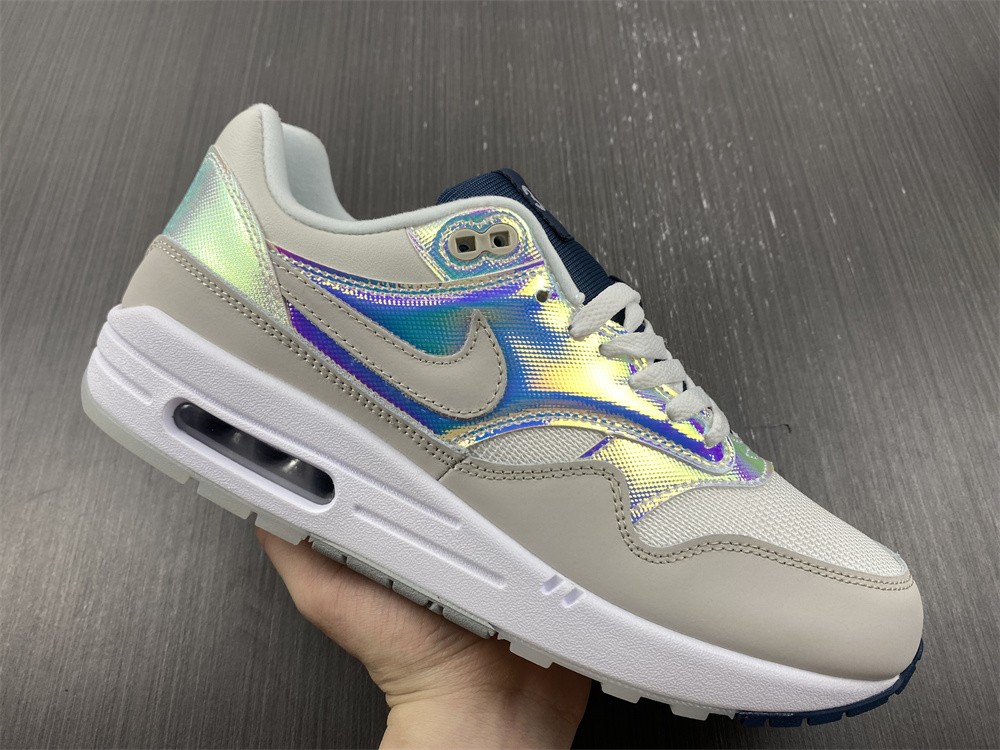 from Air Max 1 AMD La Ville Lumière DQ9326-100