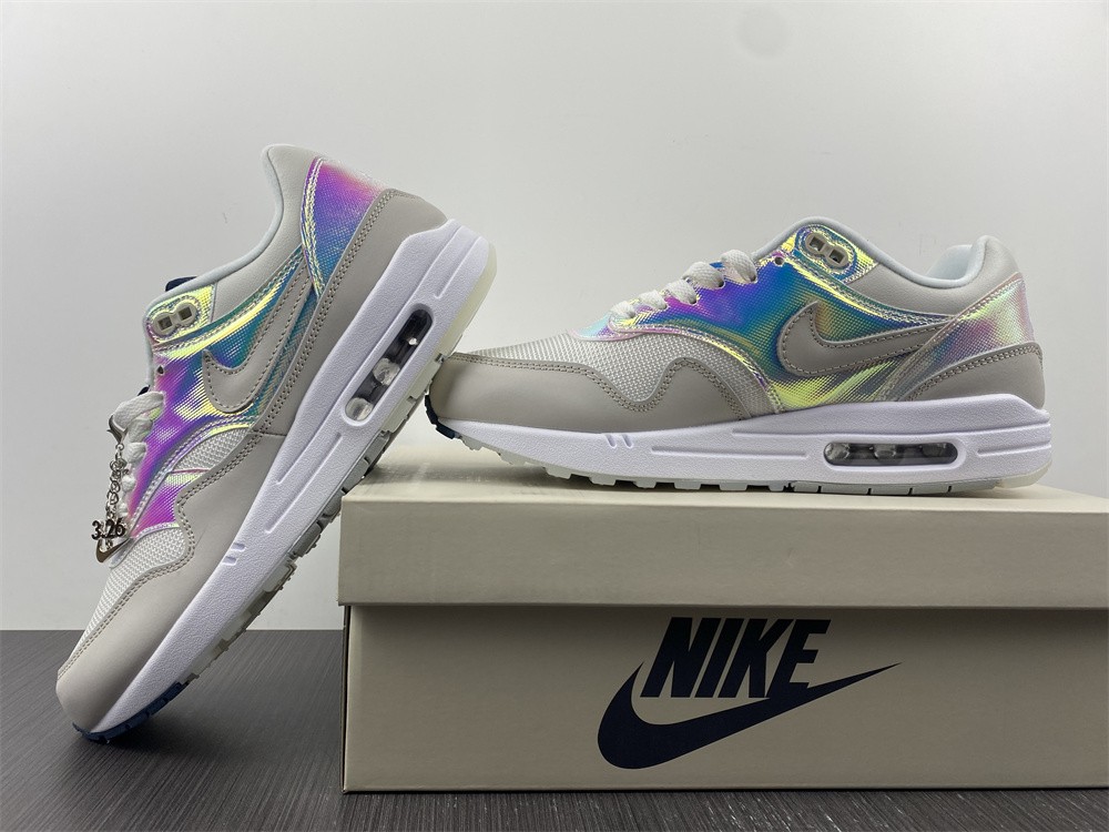 from Air Max 1 AMD La Ville Lumière DQ9326-100