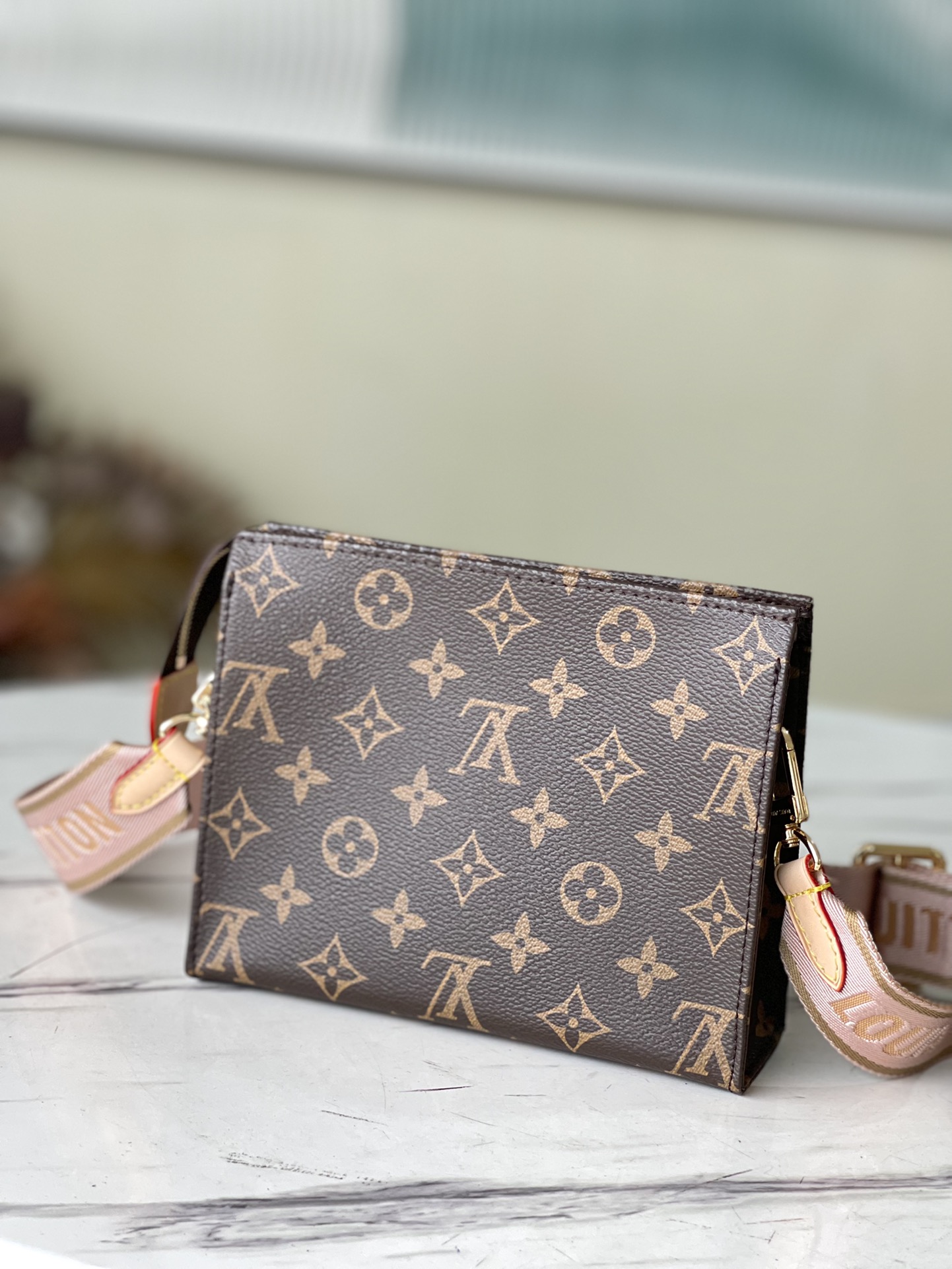 L*ouis V*uitton Bag Top Quality 19*15*6CM