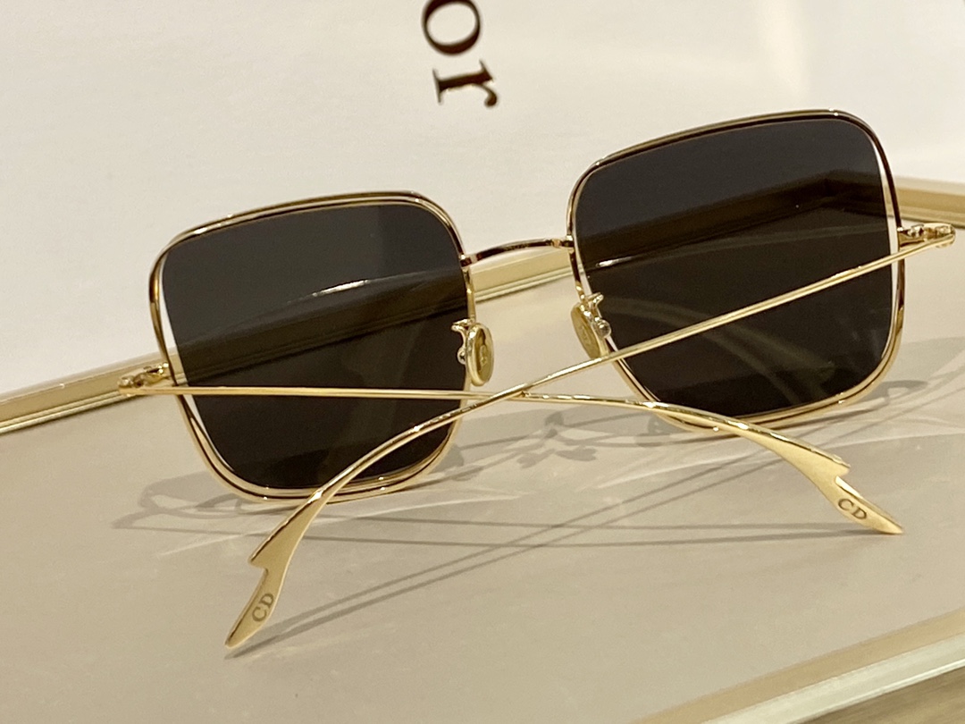 C*artier Glasses Top