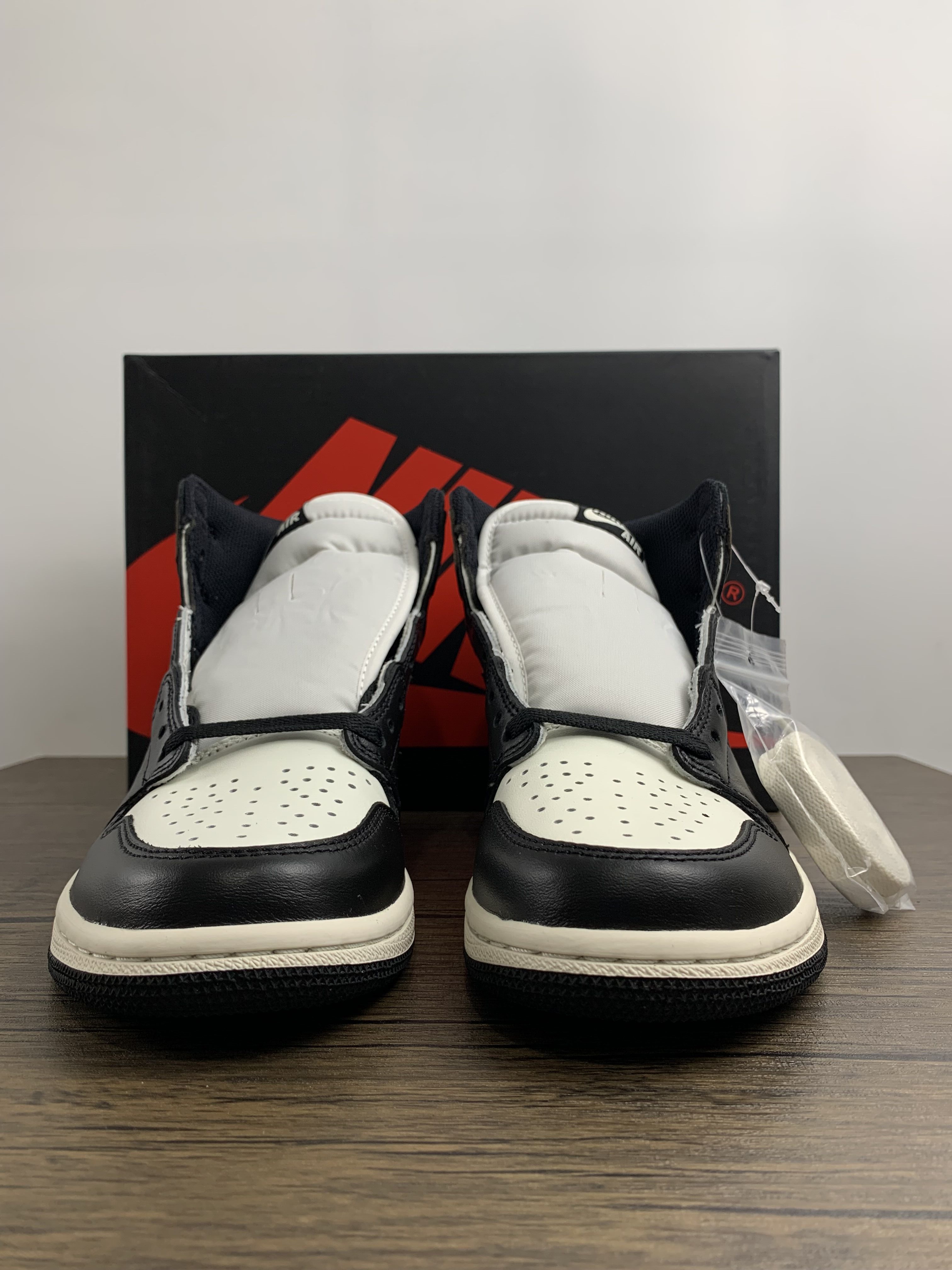Air Jordan 1 High OG Dark Mocha 555088-105