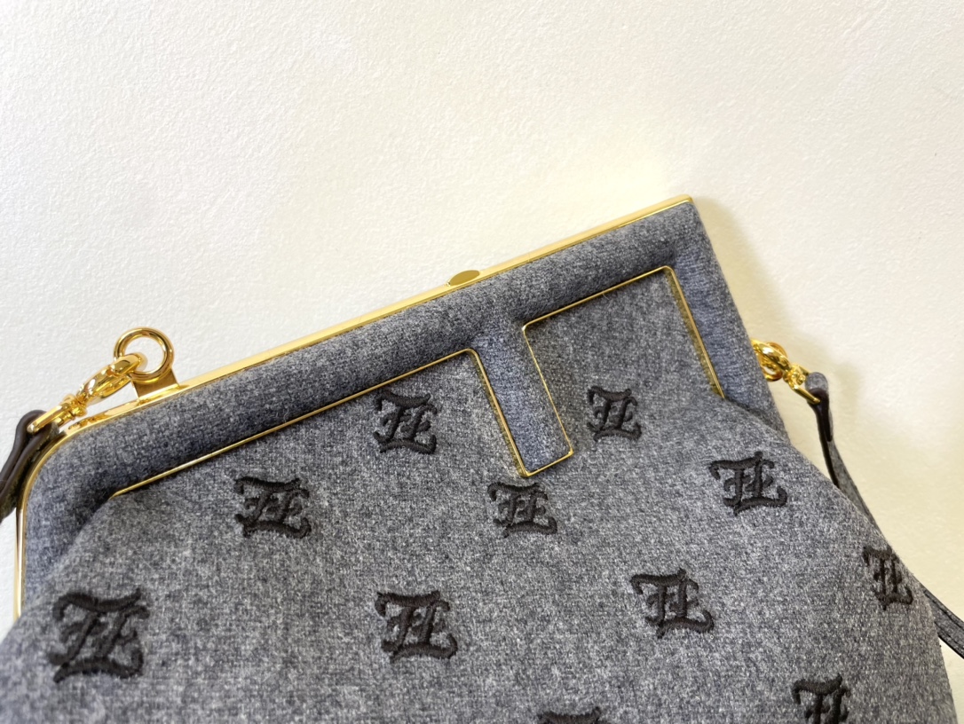 F*endi Top Bag 26*9.5*18CM
