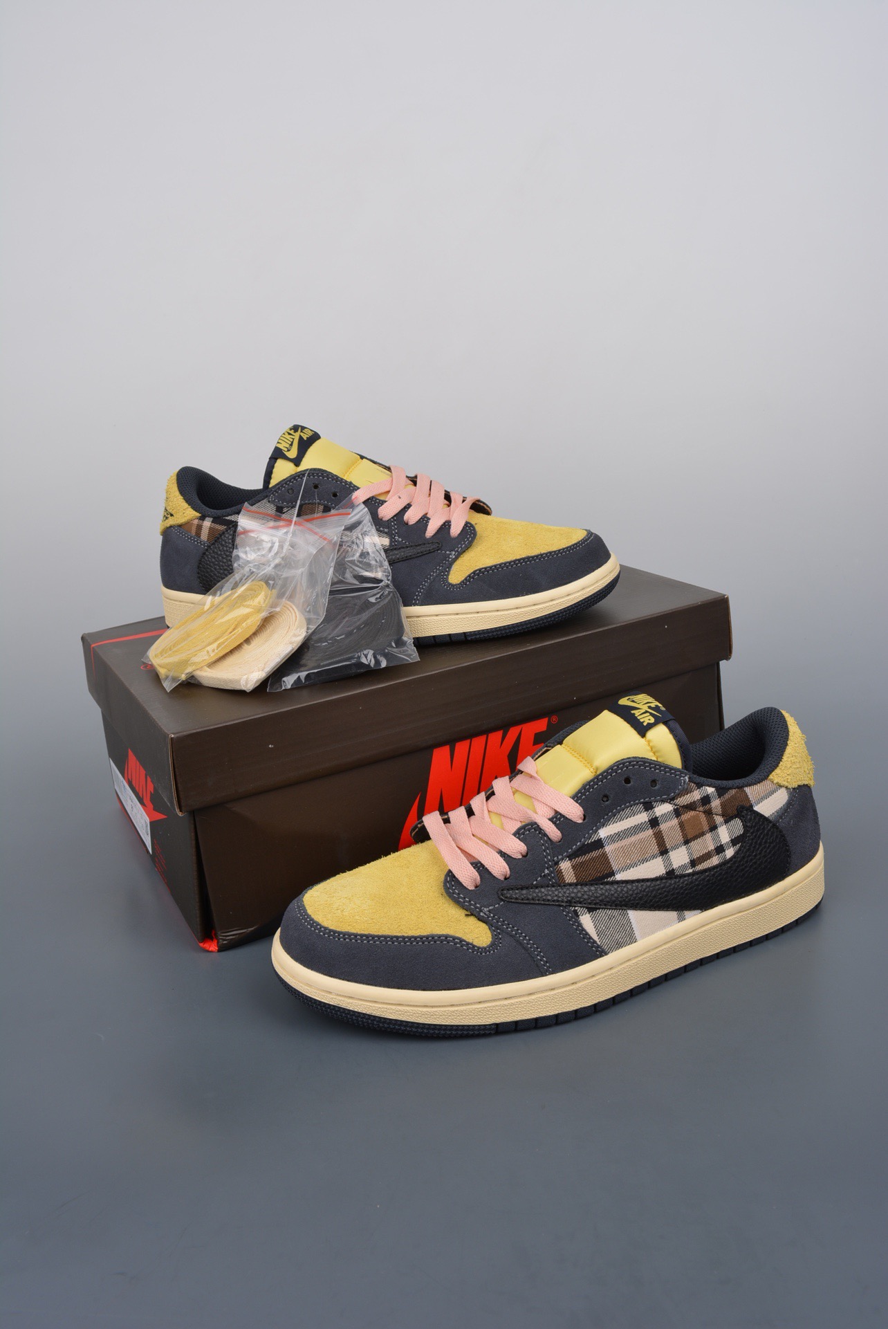 Travis Scott x Air Jordan 1 Low Reverse Mocha