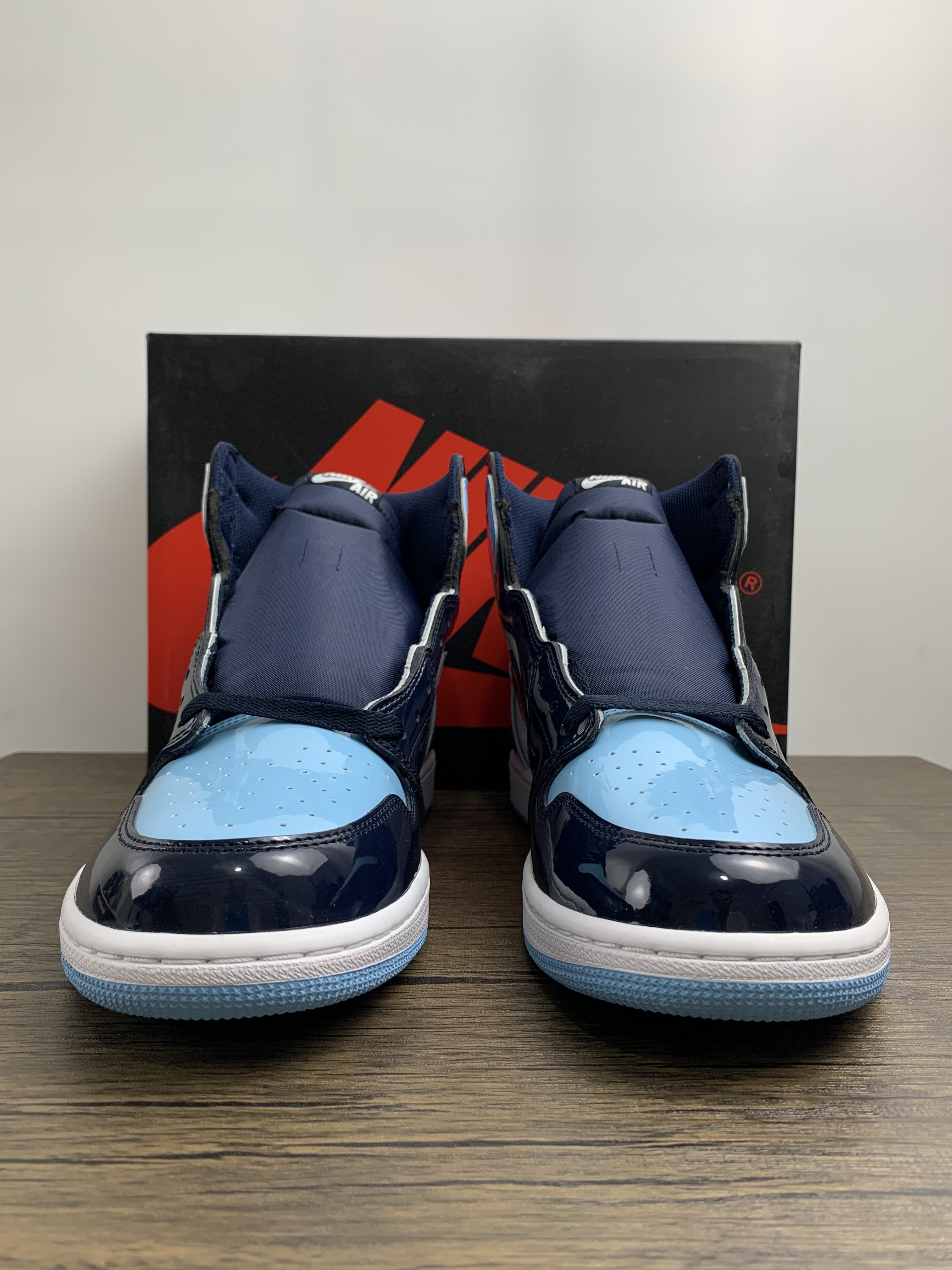 Air Jordan 1 Mid AJ1