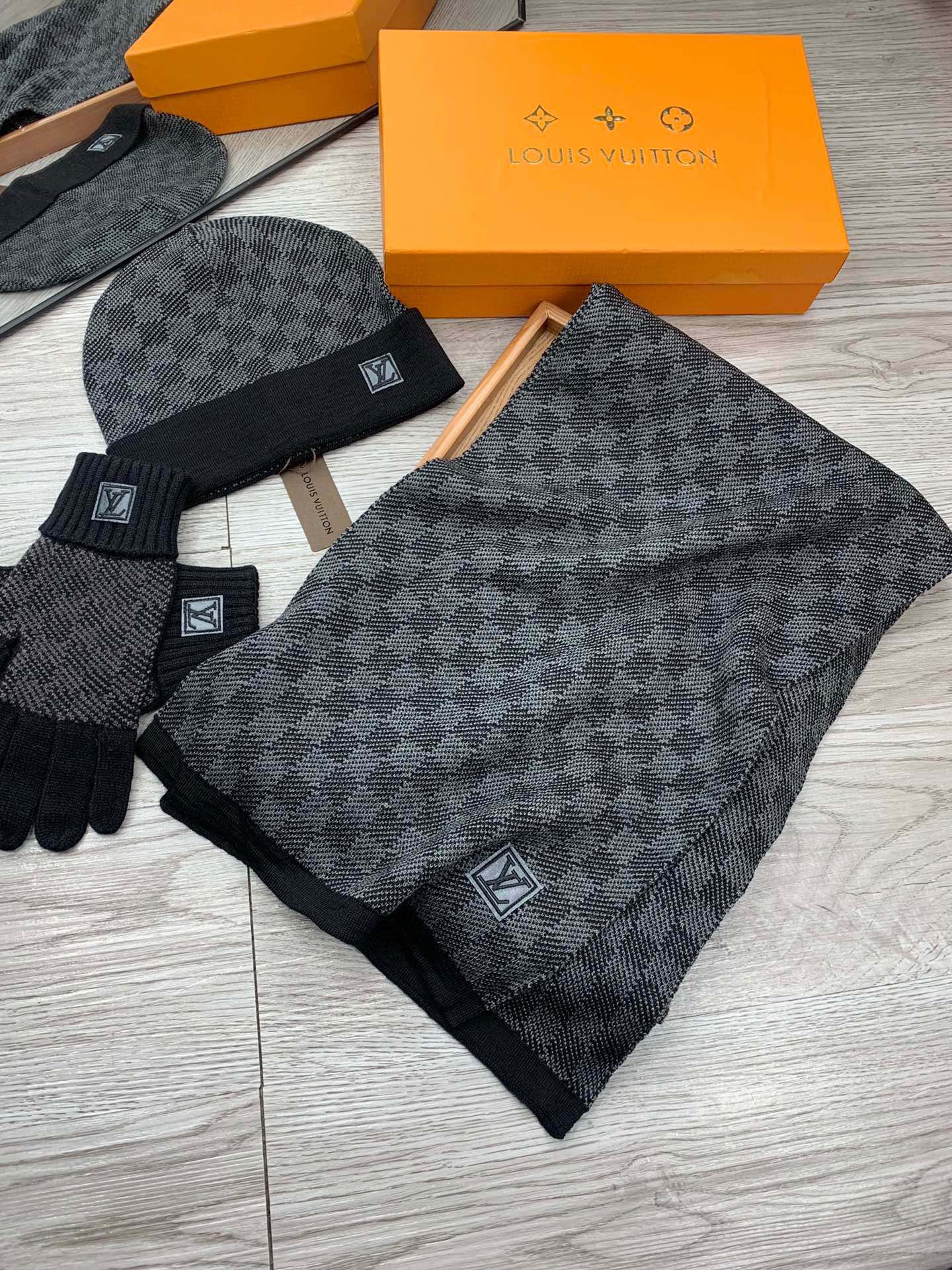 Women Men Hat+Gloves+The scarf L*V