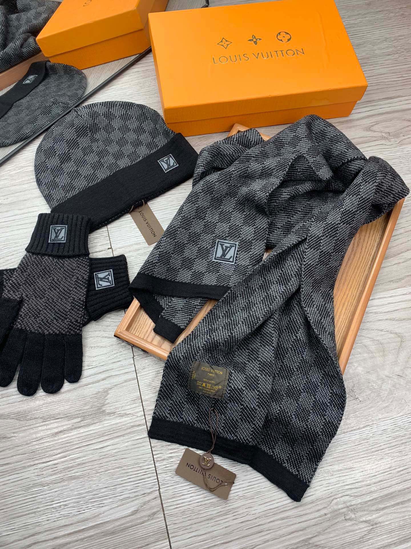 Women Men Hat+Gloves+The scarf L*V