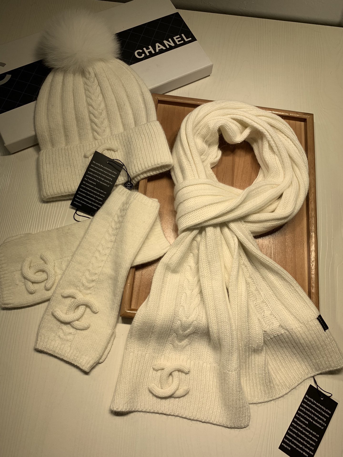 Women Men Hat+Gloves+The scarf C*hanel