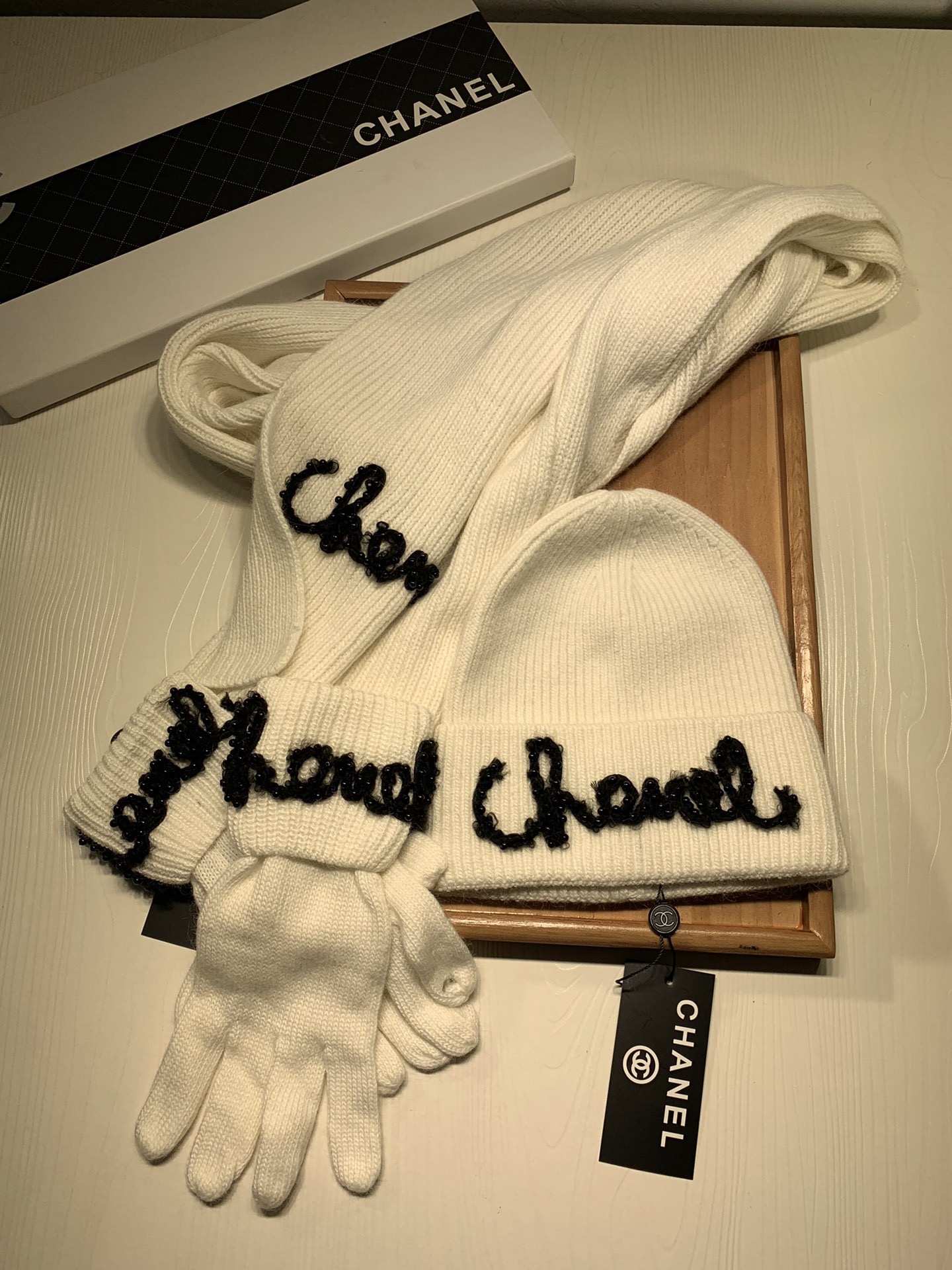 Copy Women Men Hat+Gloves+The scarf C*hanel