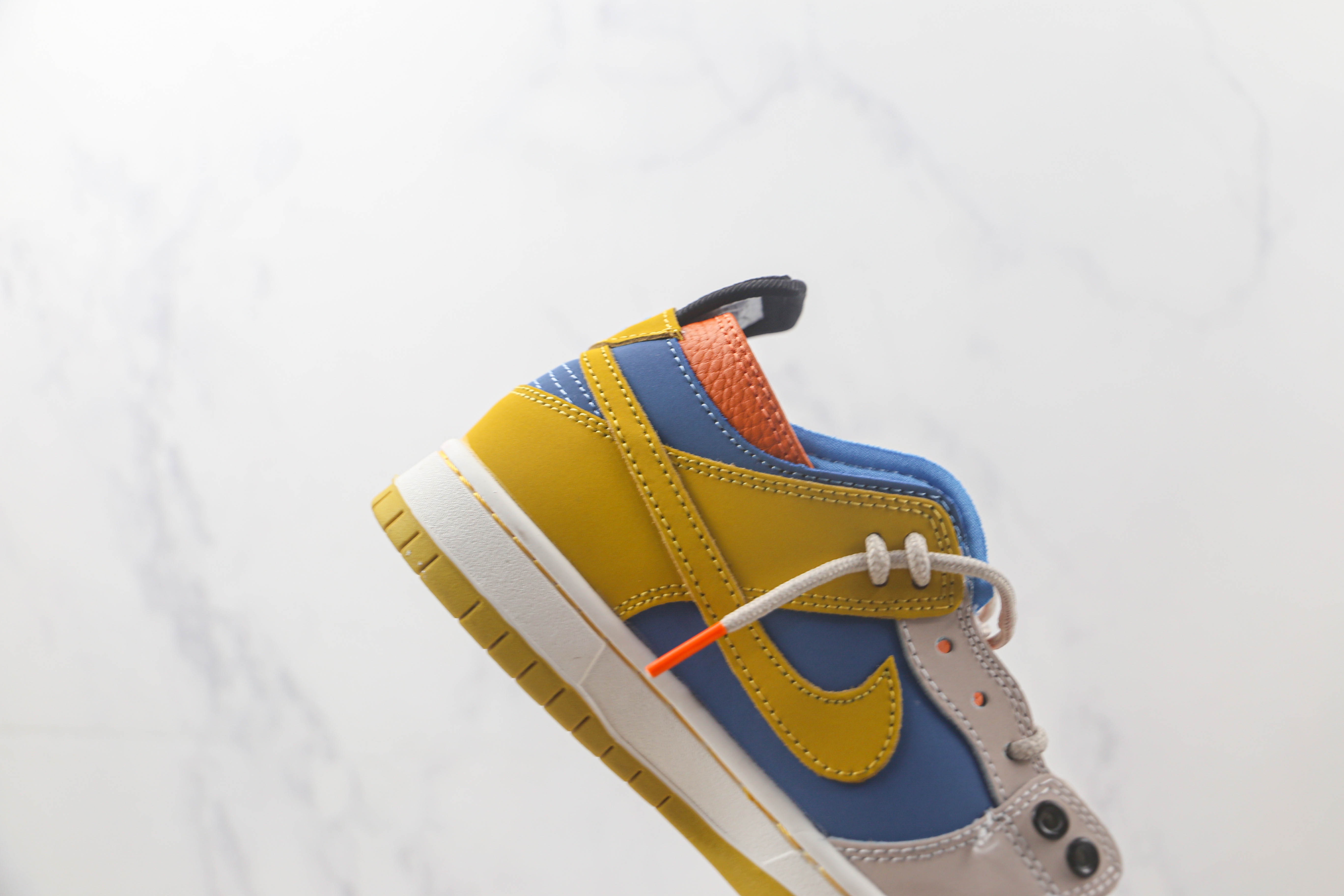Nike SB Dunk Low