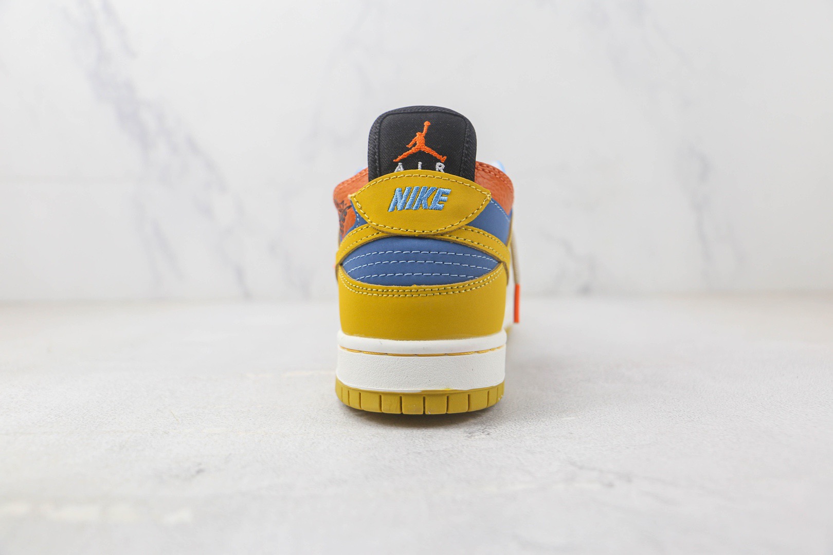 Nike SB Dunk Low