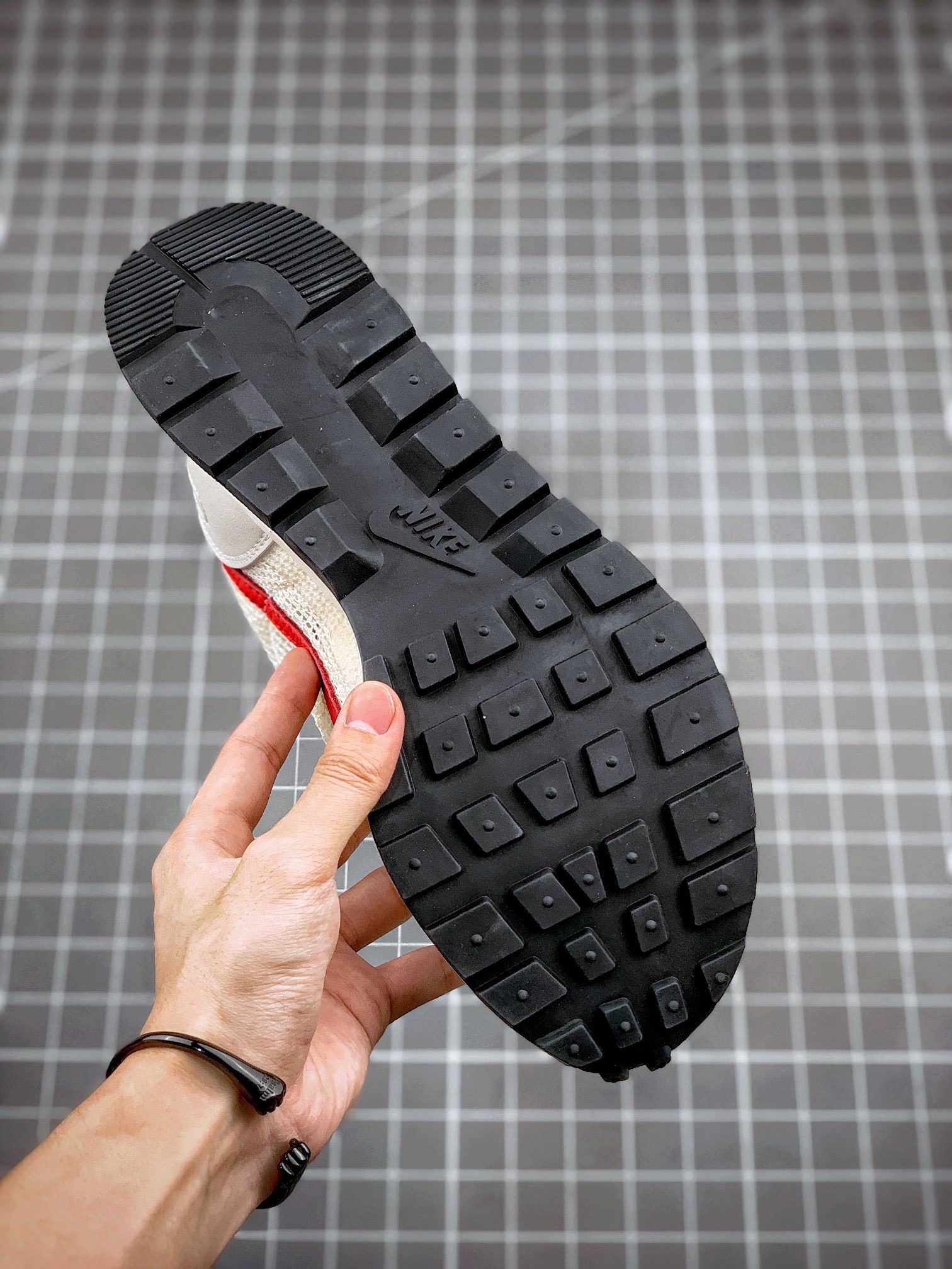 Sacai+Nike vaporwaffle sesame void