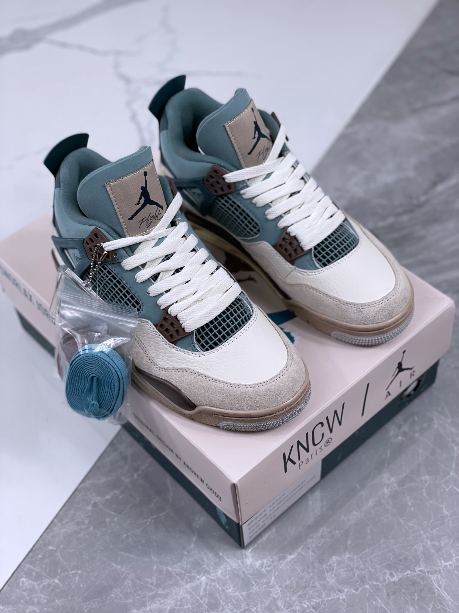 NIKE Air Jordan 4