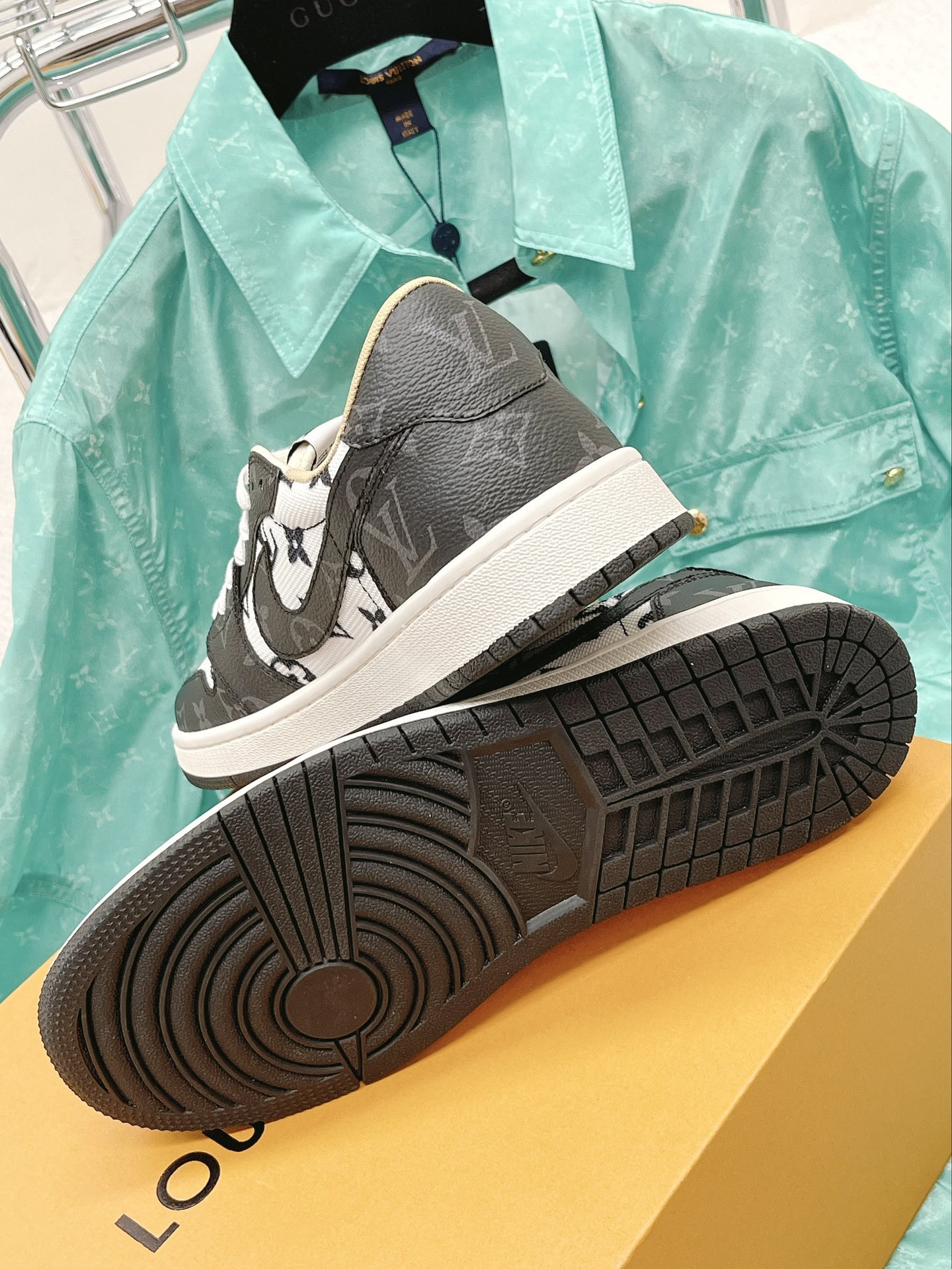 Men Women L*ouis V*uitton x NIKE Sneakers Maikesneakers