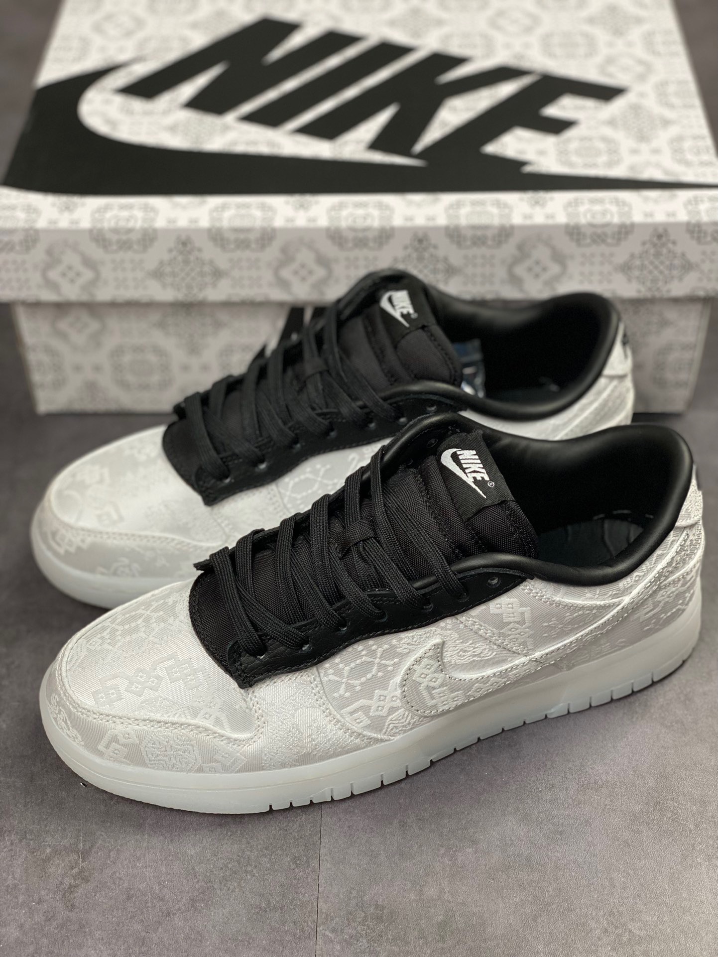 Nike SB Dunk Low