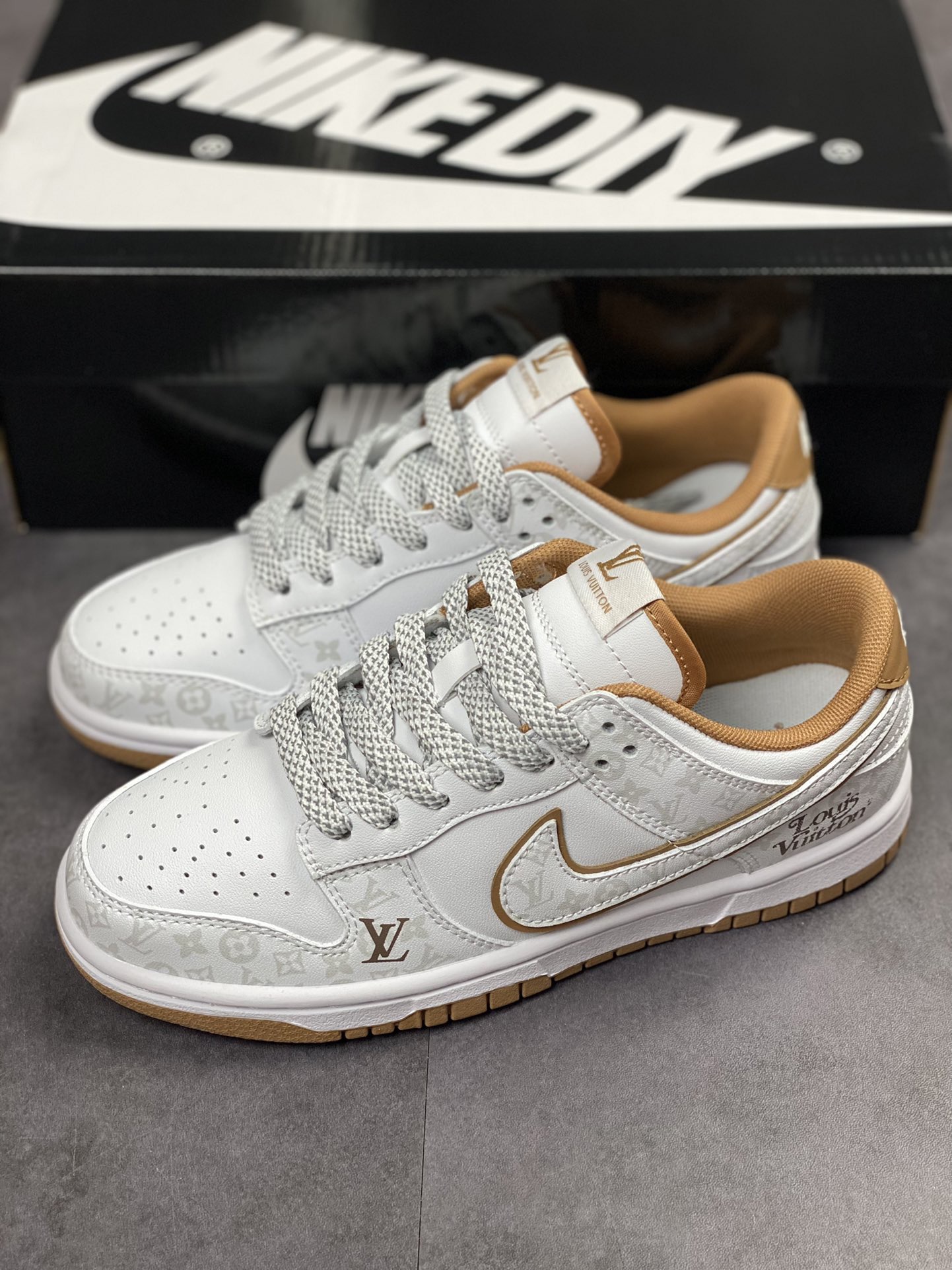 Nike SB Dunk Low