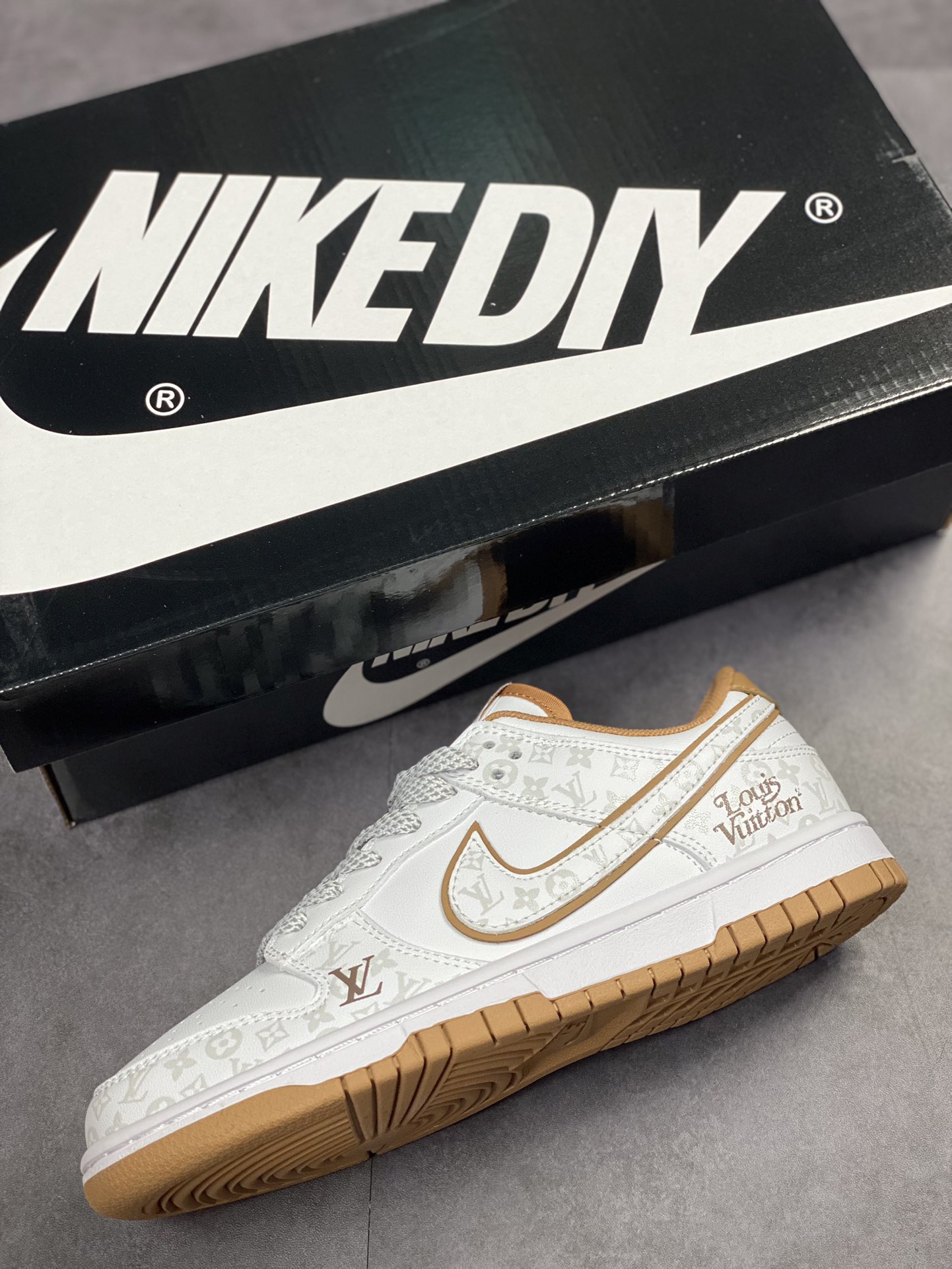 Nike SB Dunk Low