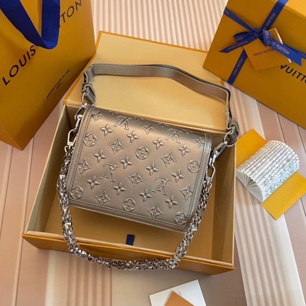 L*ouis V*uitton M21740 Top Bag