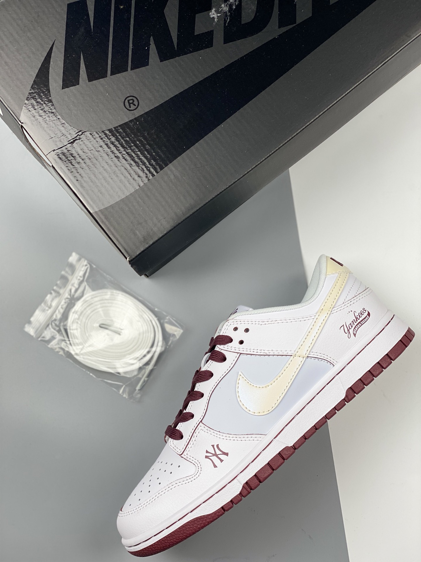 Nike SB Dunk Low