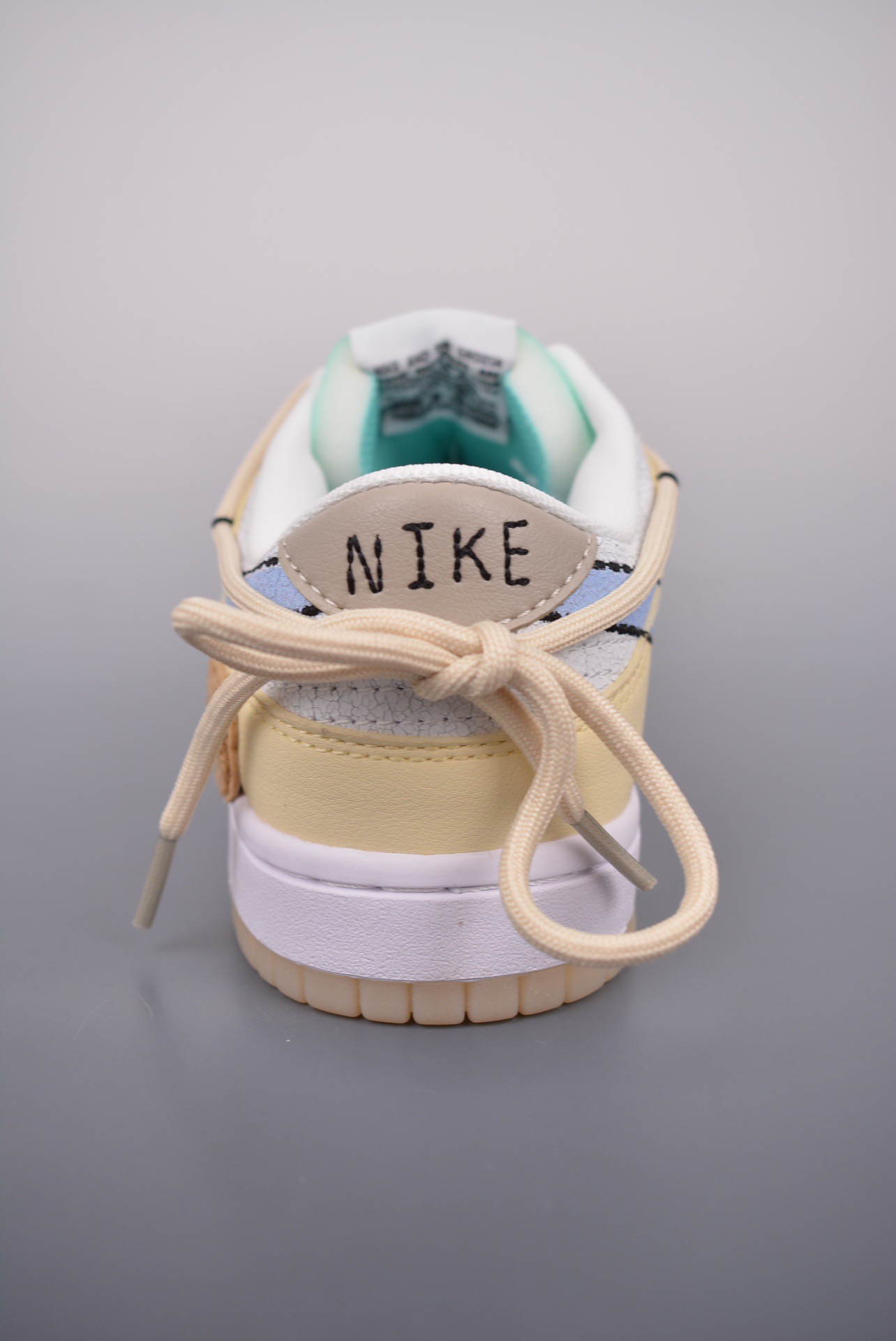 Nike SB Dunk Low