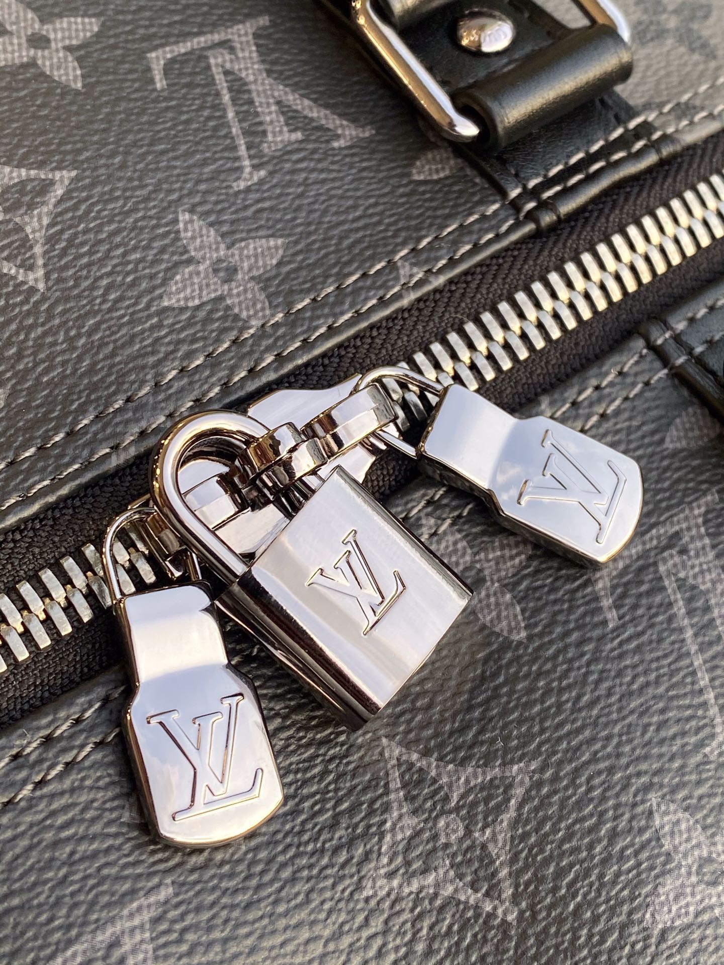 L*ouis V*uitton Top Bag