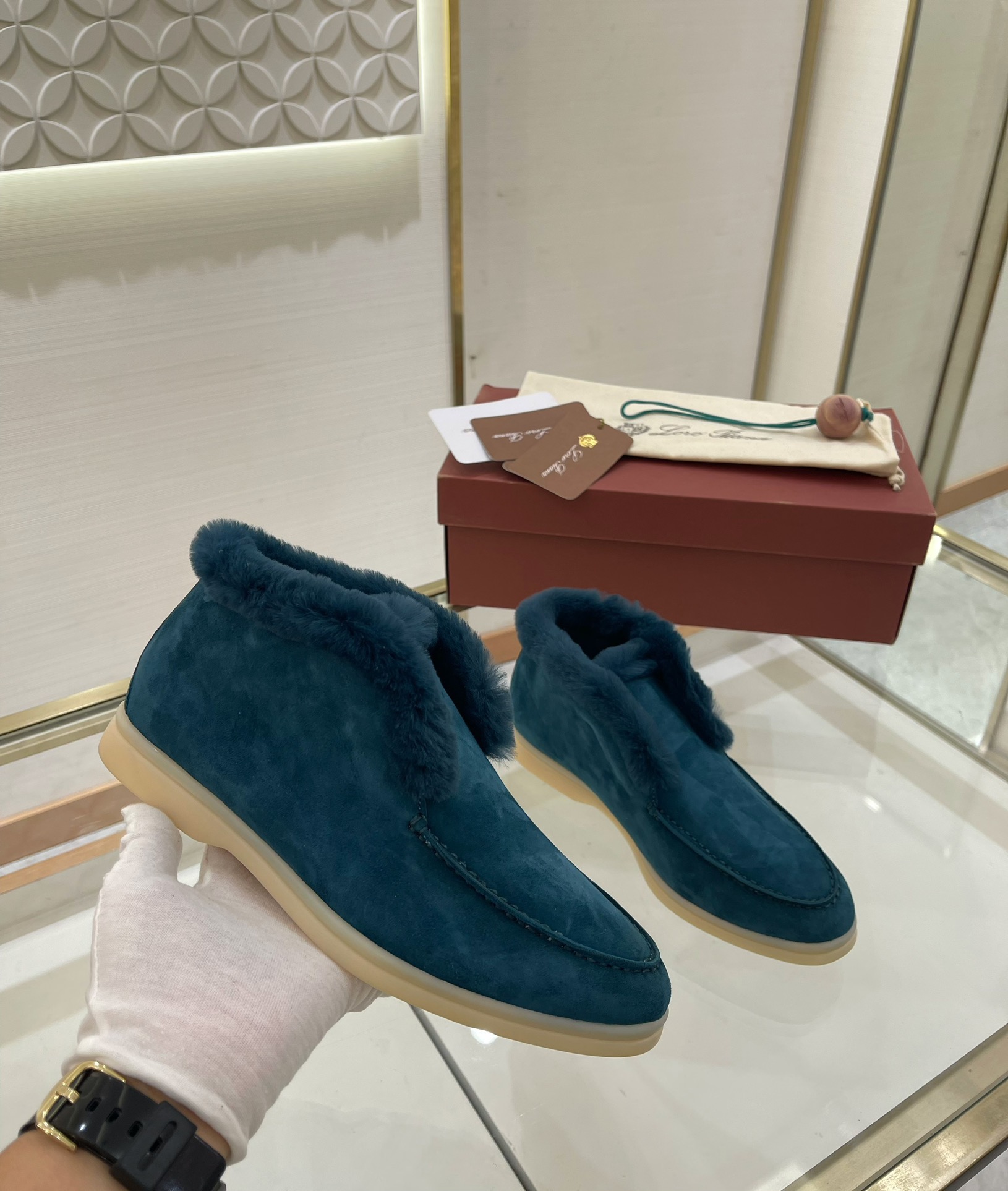 Women L*oro P*iana Top Loafer ()