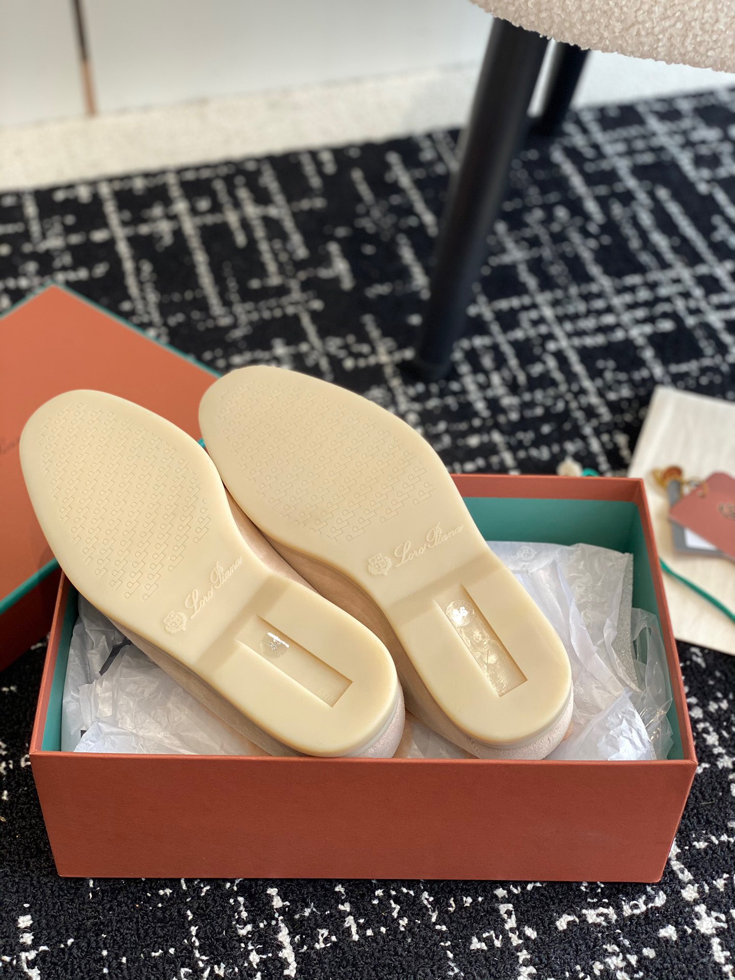 Women L*oro P*iana Top Loafer ()