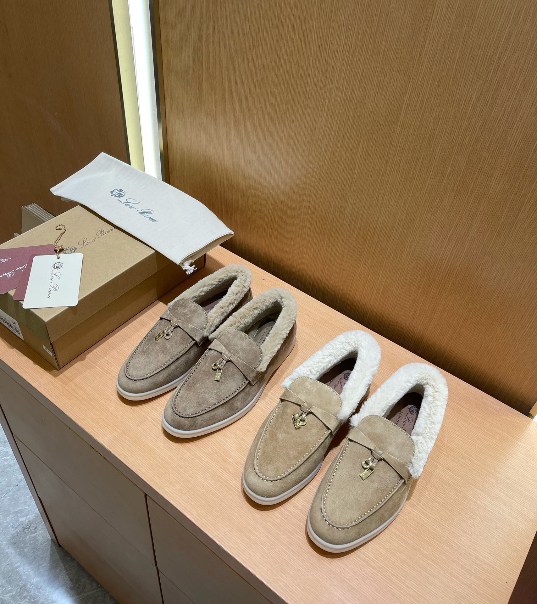 Women L*oro P*iana Top Loafer ()