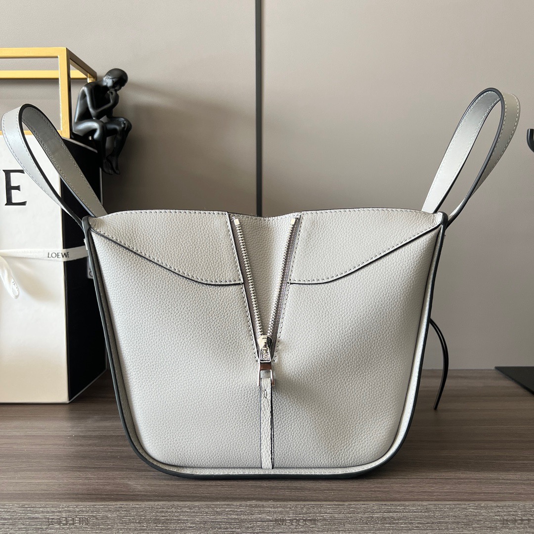 L*oewe Bag 652235 Top Quality