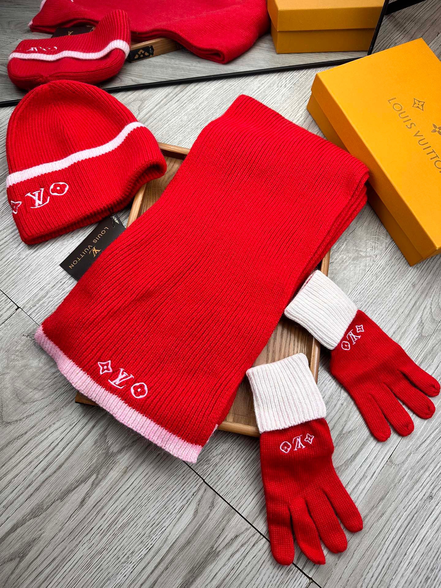 Women Men Hat+Gloves+The scarf L*V