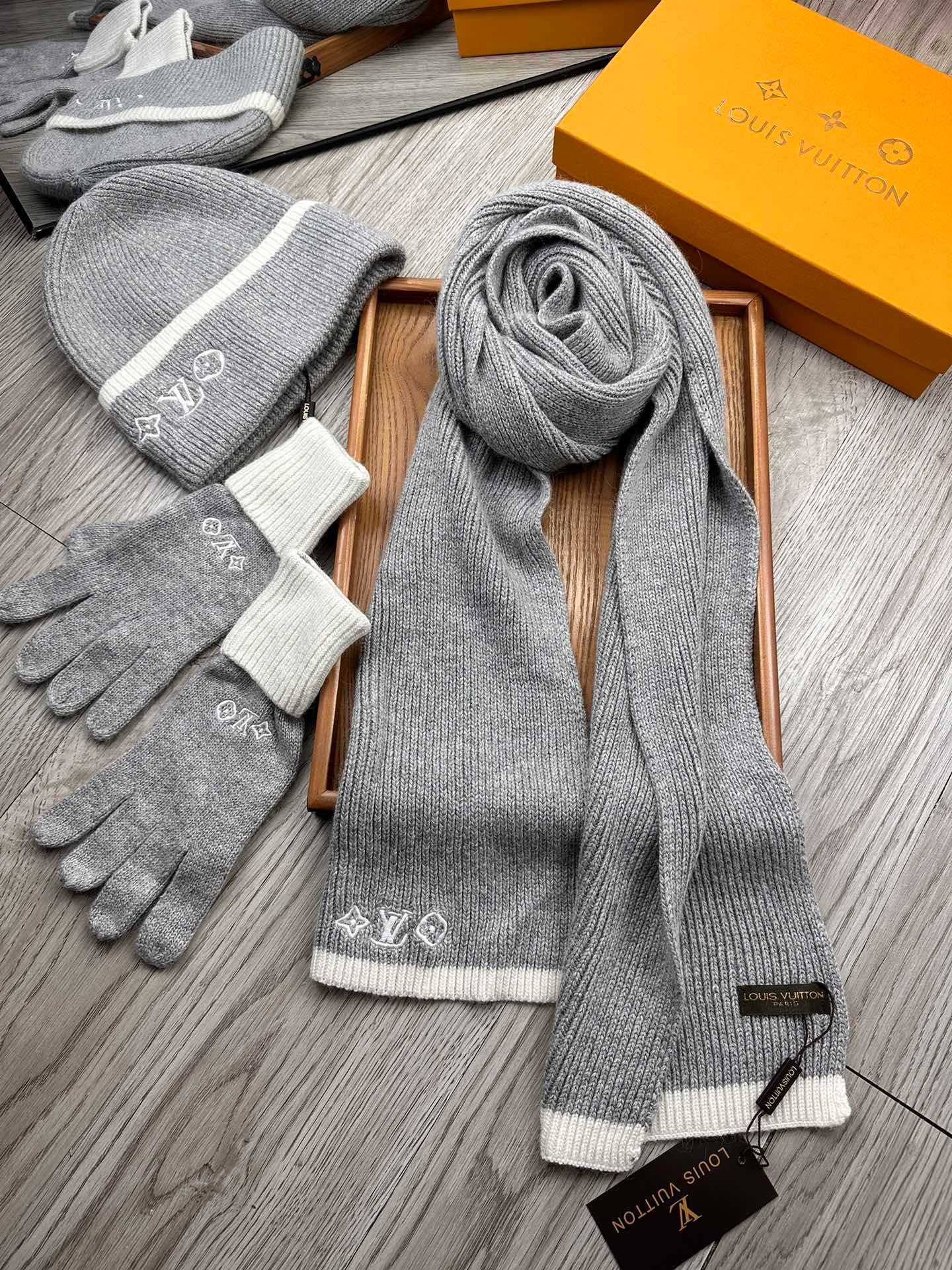 Women Men Hat+Gloves+The scarf L*V