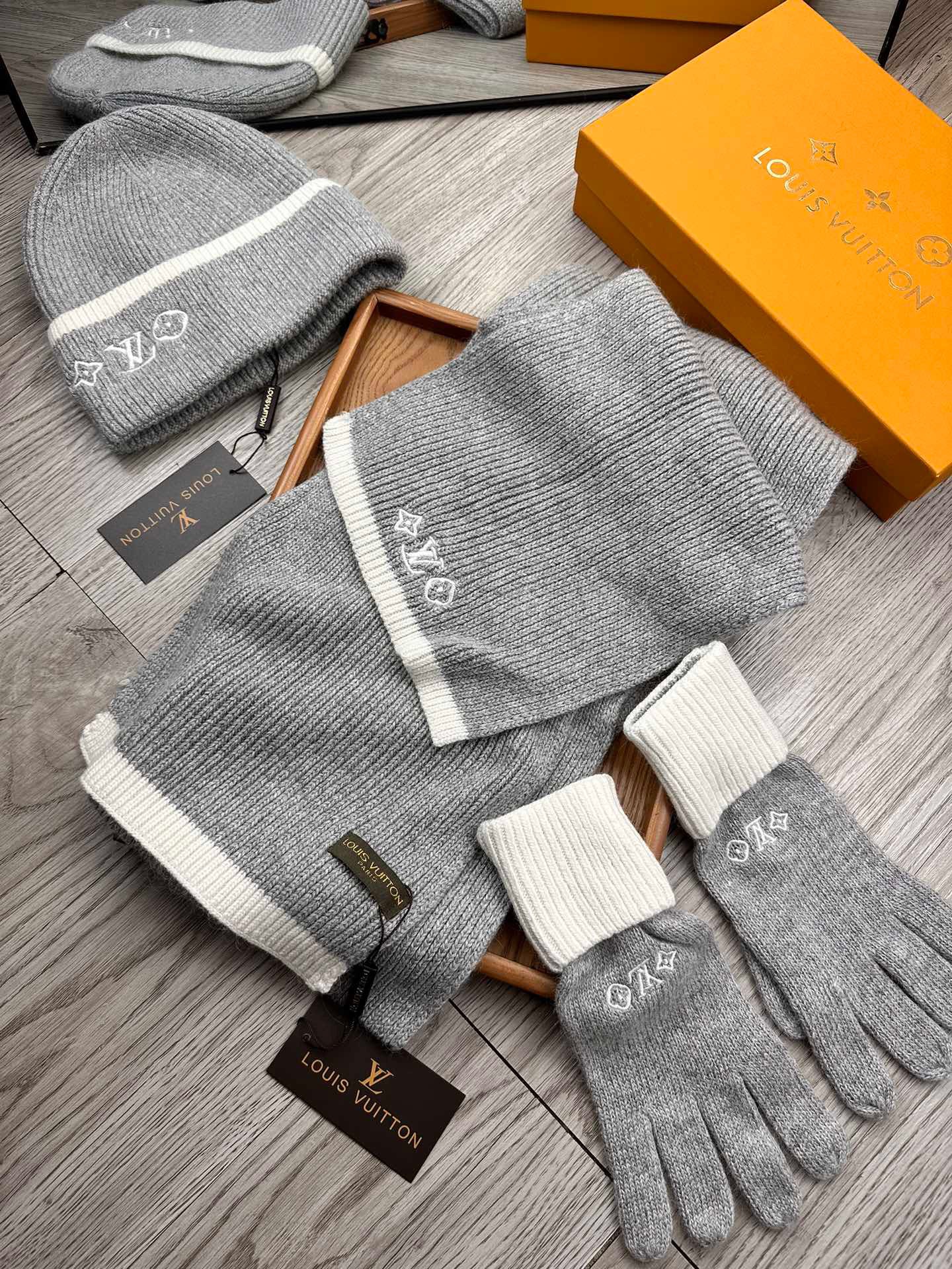 Women Men Hat+Gloves+The scarf L*V
