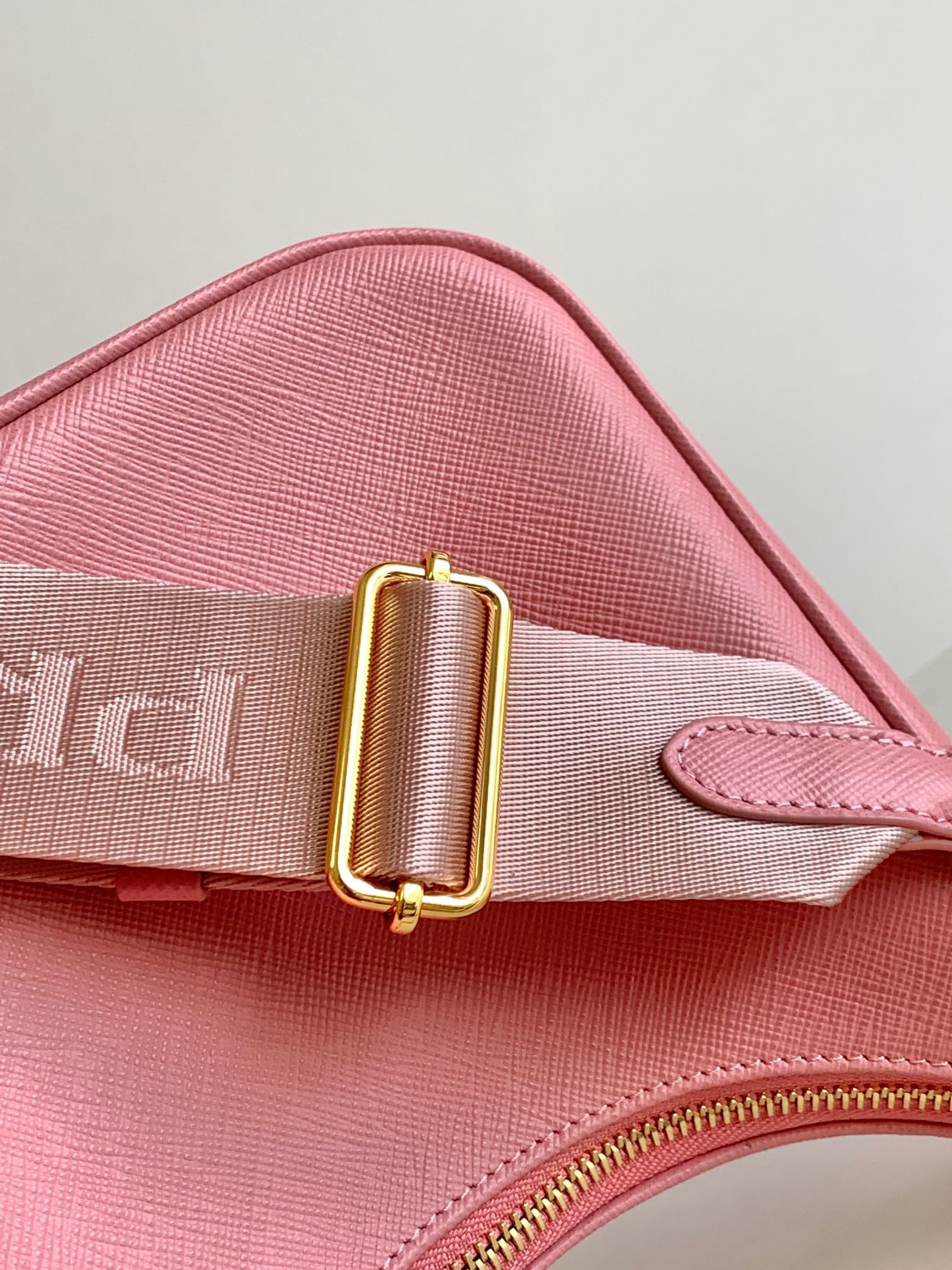 P*rada Bag Top Quality