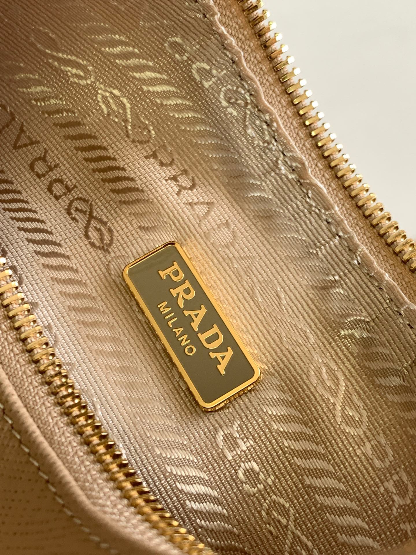 P*rada Bag Top Quality