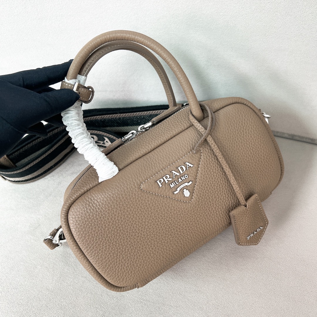 P*rada Bag Top Quality