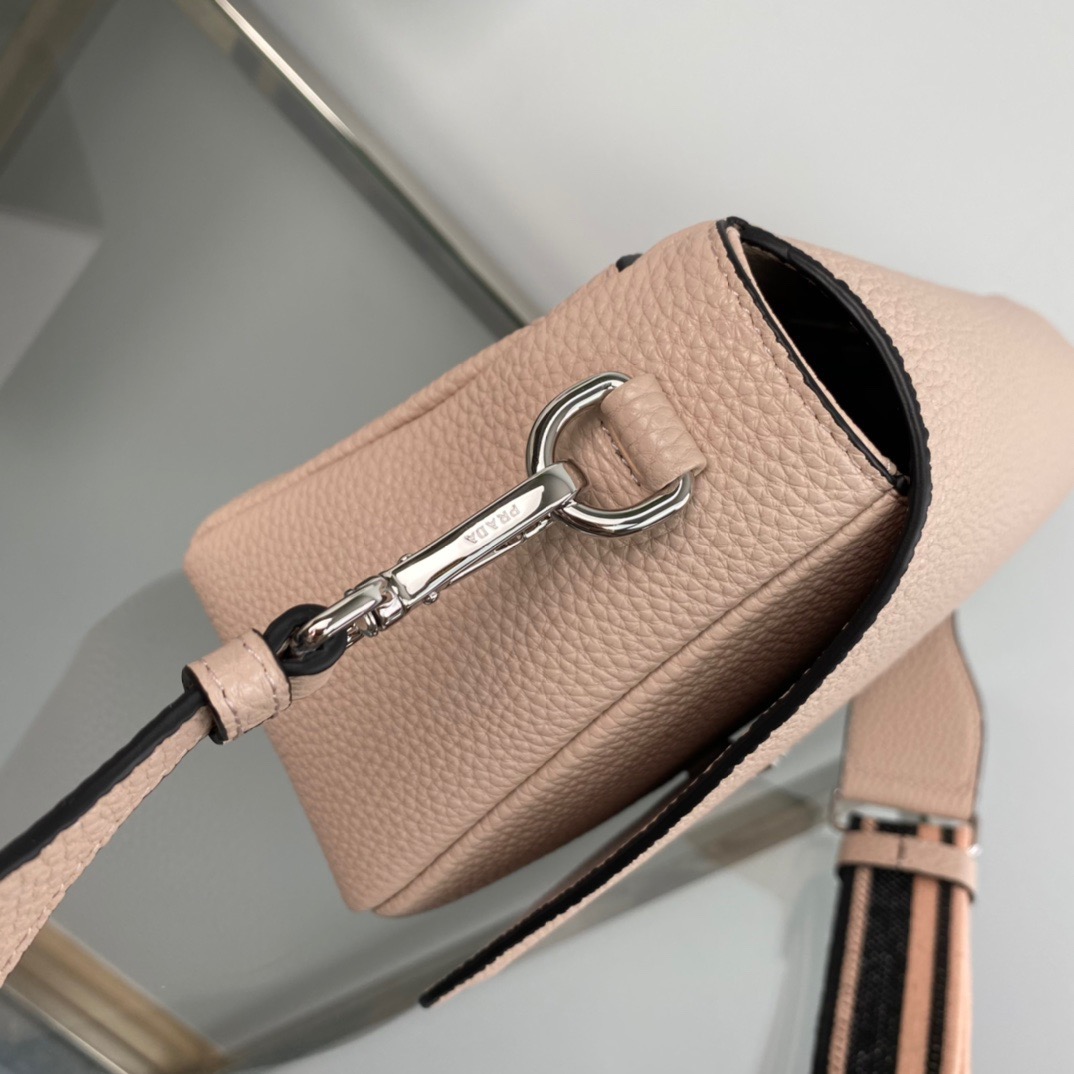 P*rada Bag Top Quality