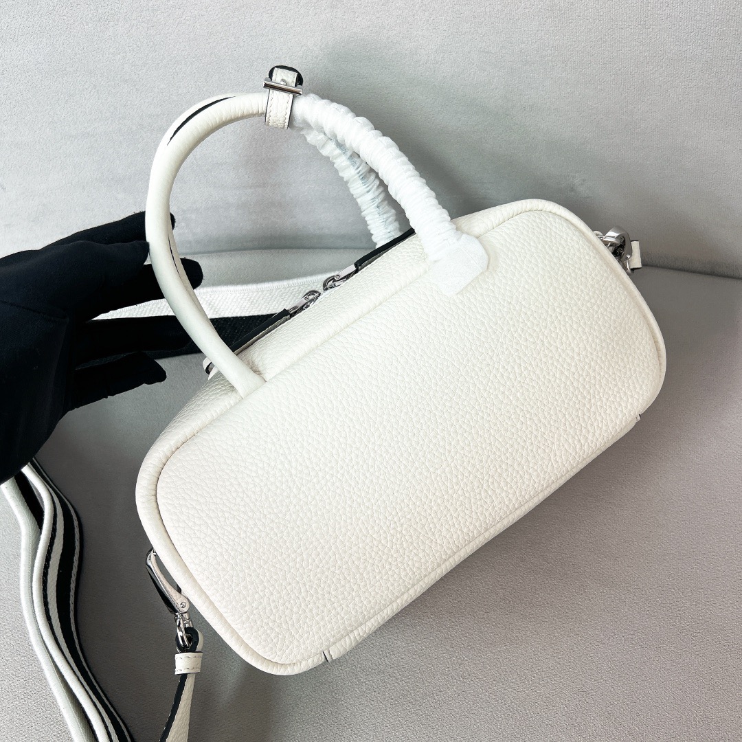 P*rada Bag Top Quality