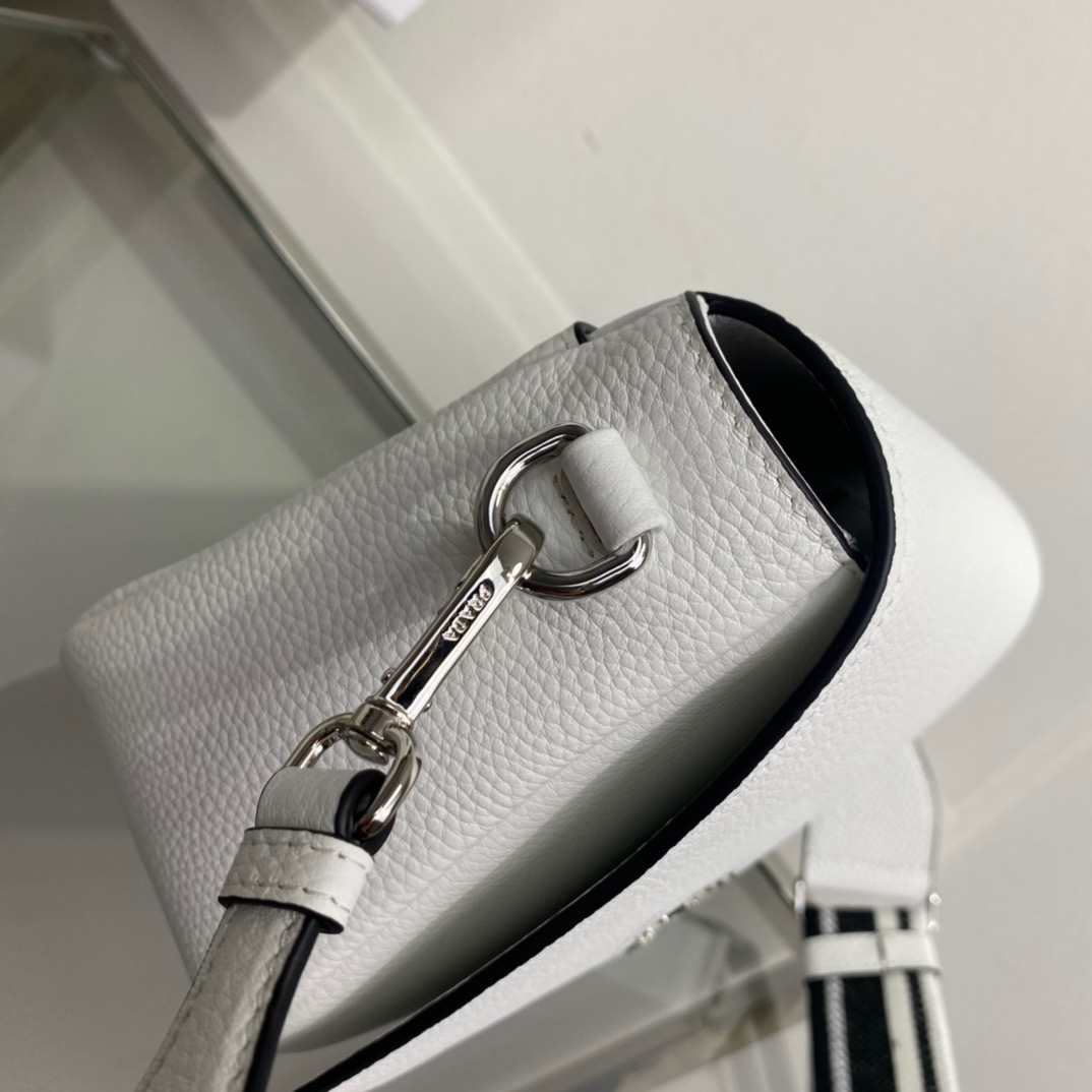 P*rada Bag Top Quality