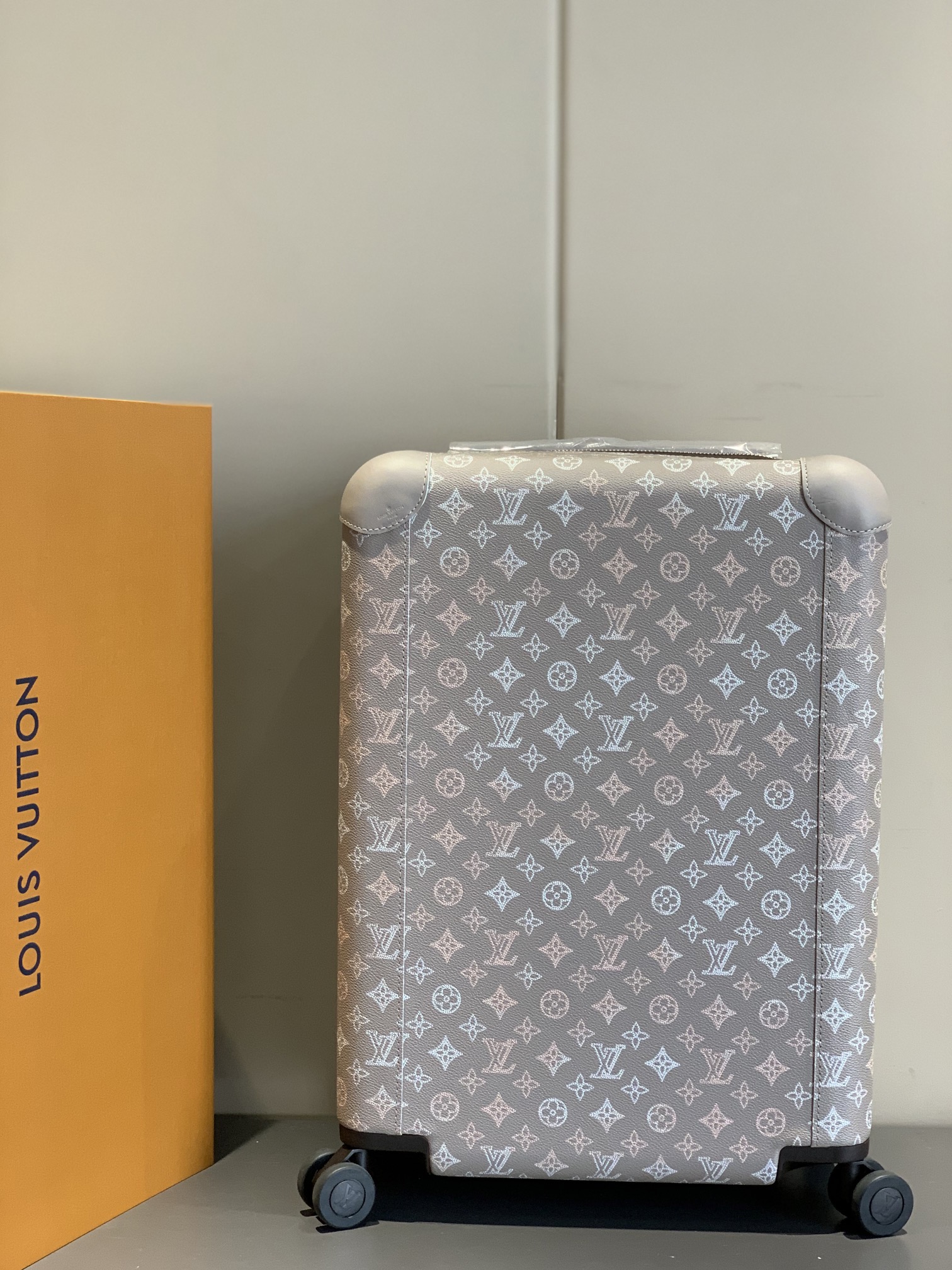 L*ouis V*uitton Luggage