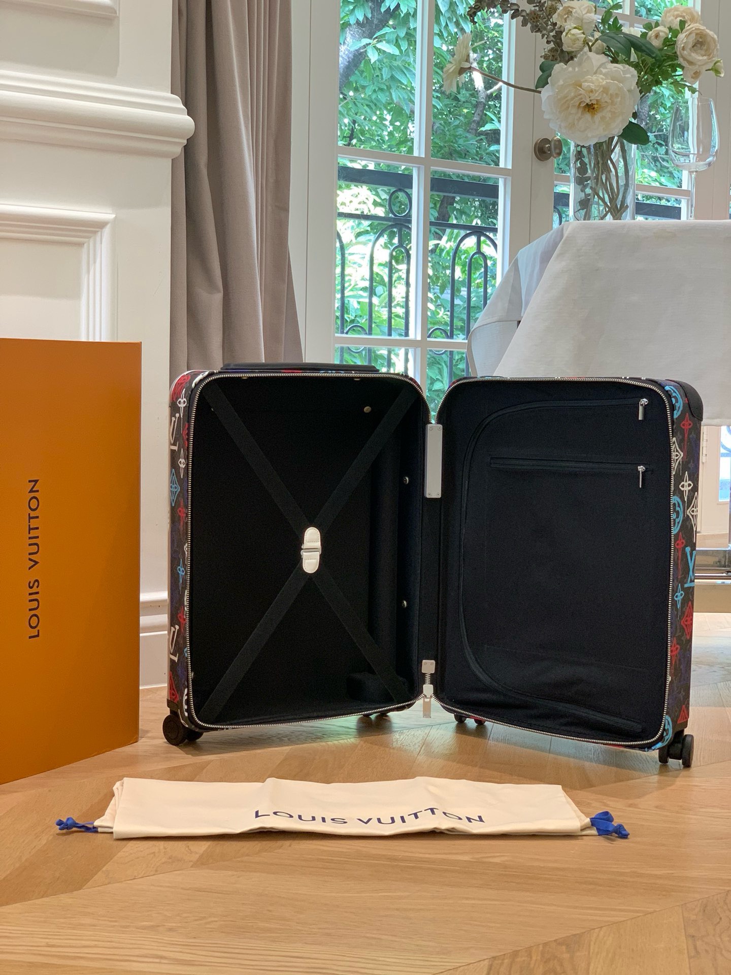 L*ouis V*uitton Luggage