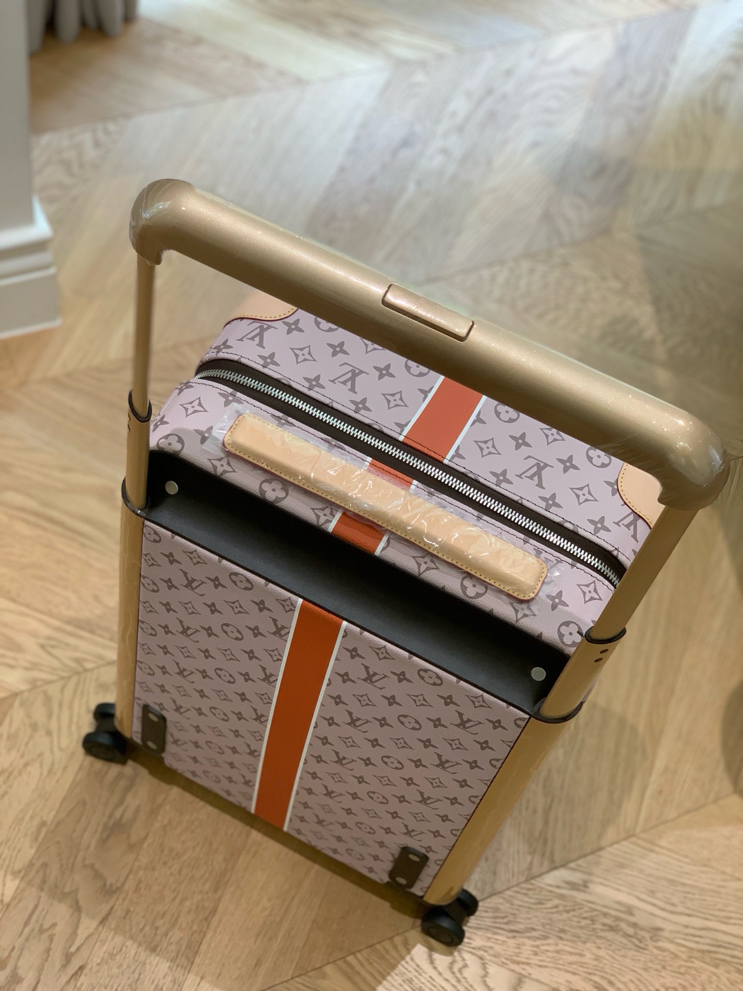 L*ouis V*uitton Luggage