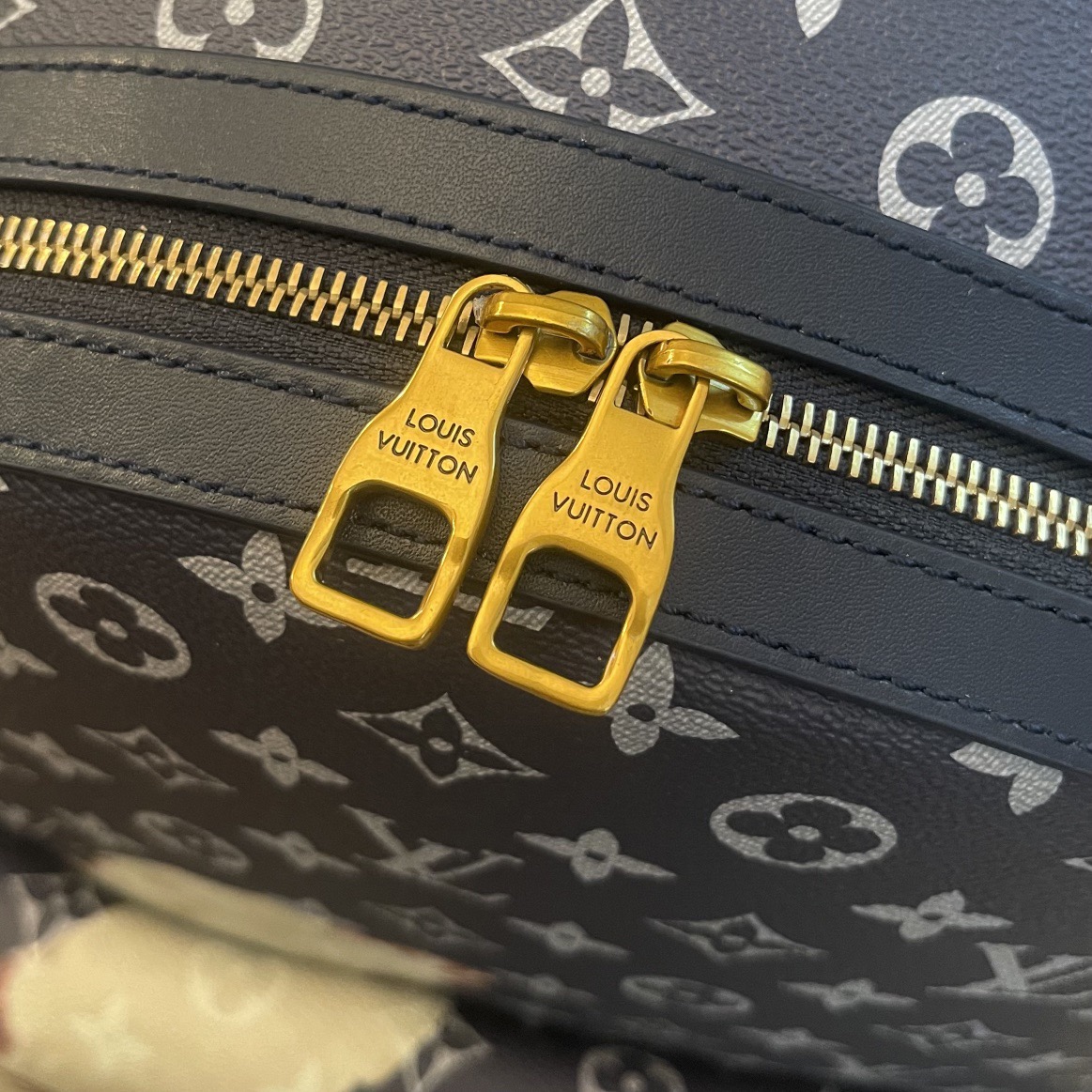 L*ouis V*uitton Top Bag